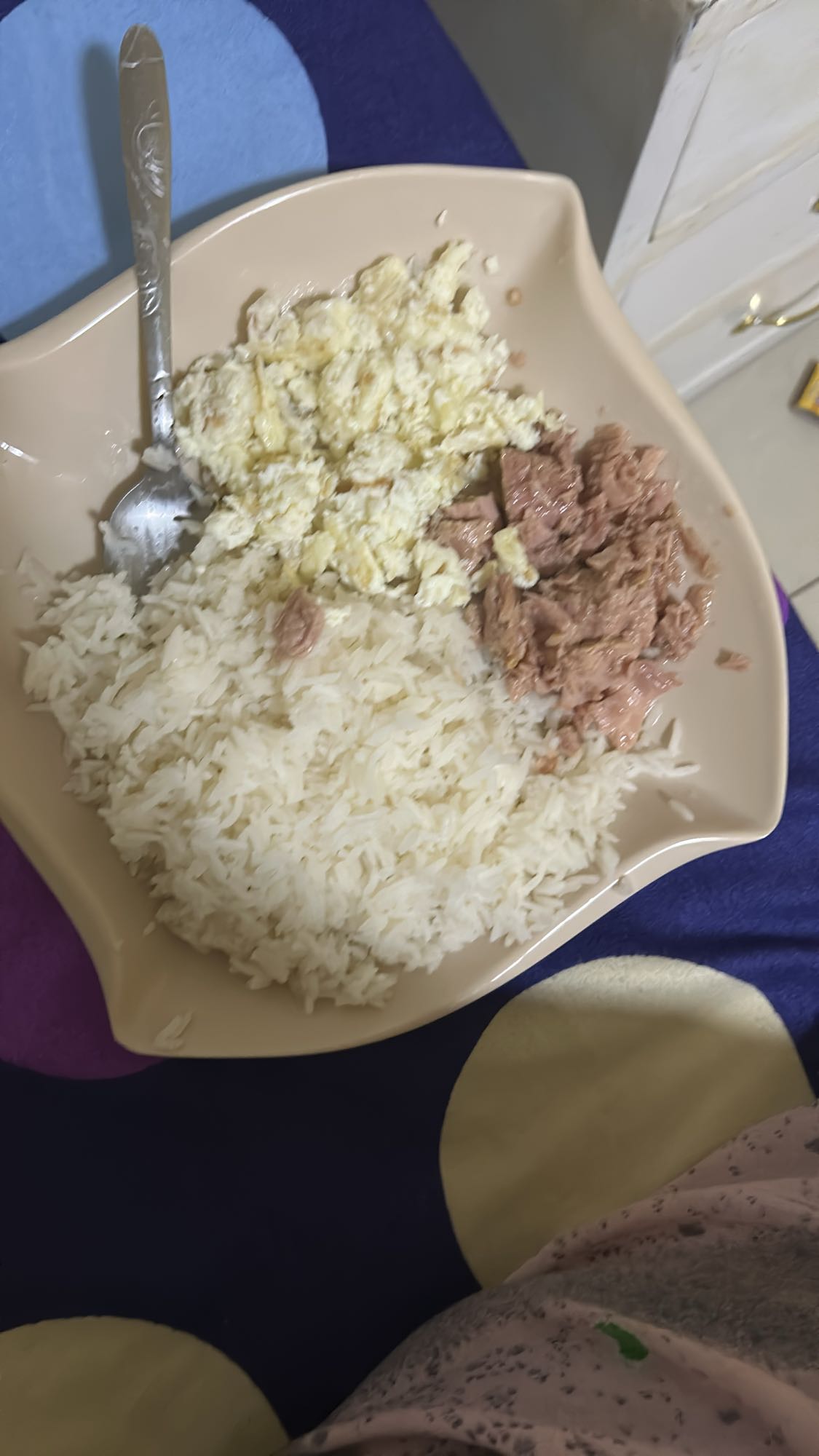 Rice with eggs and tuna