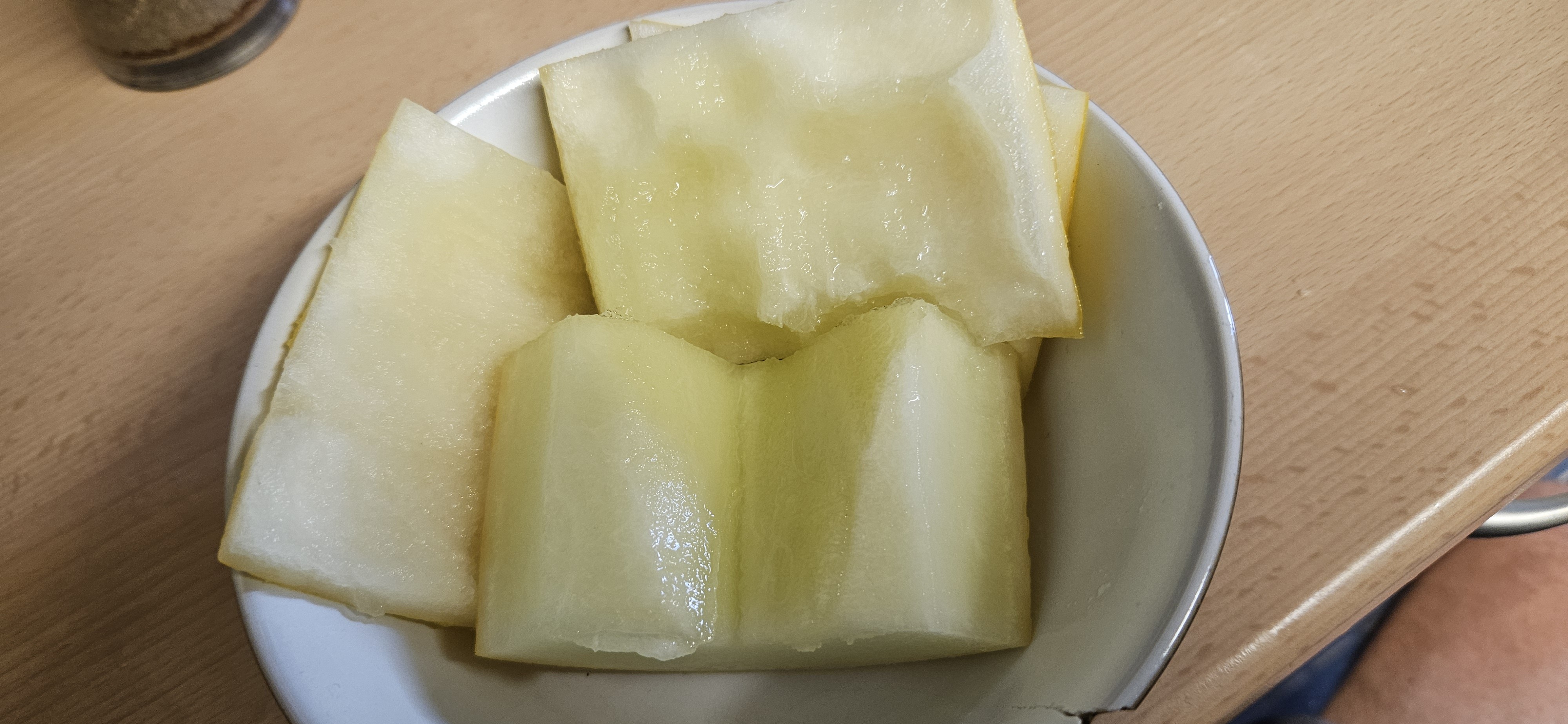Honeydew melon slices