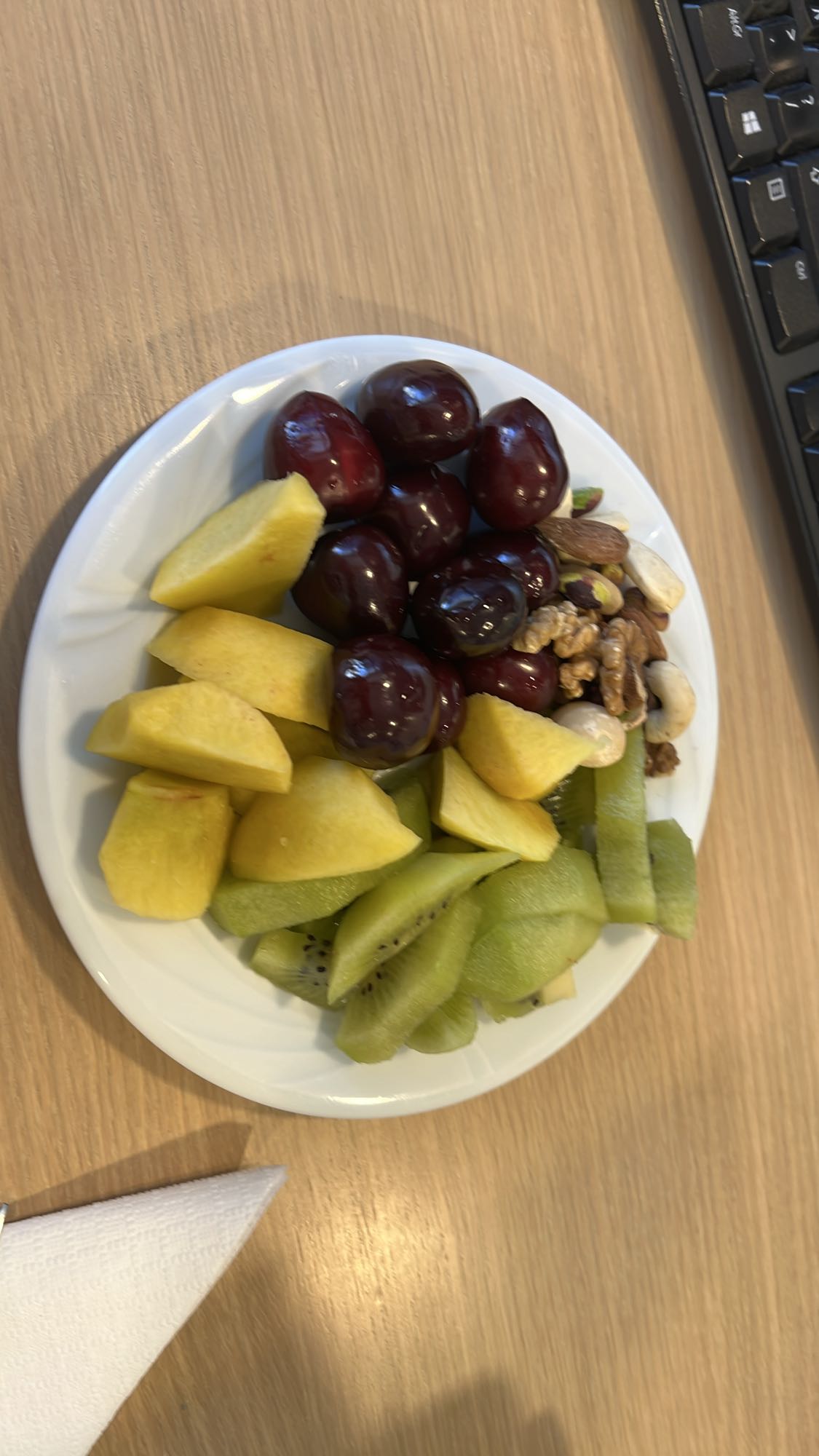 Φρουτοσαλάτα με ξηρούς καρπούς