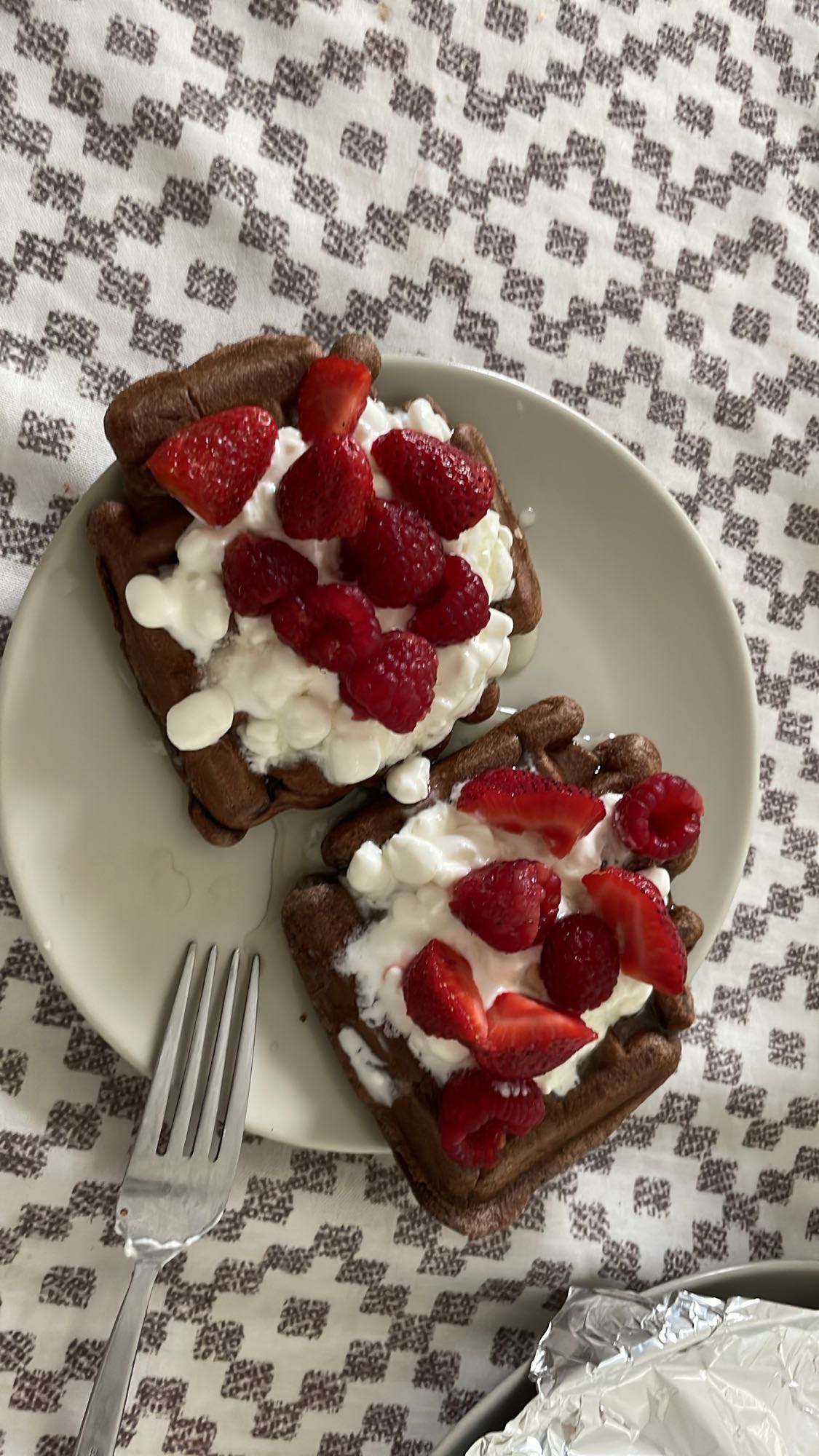 Vafe cu fructe și brânză