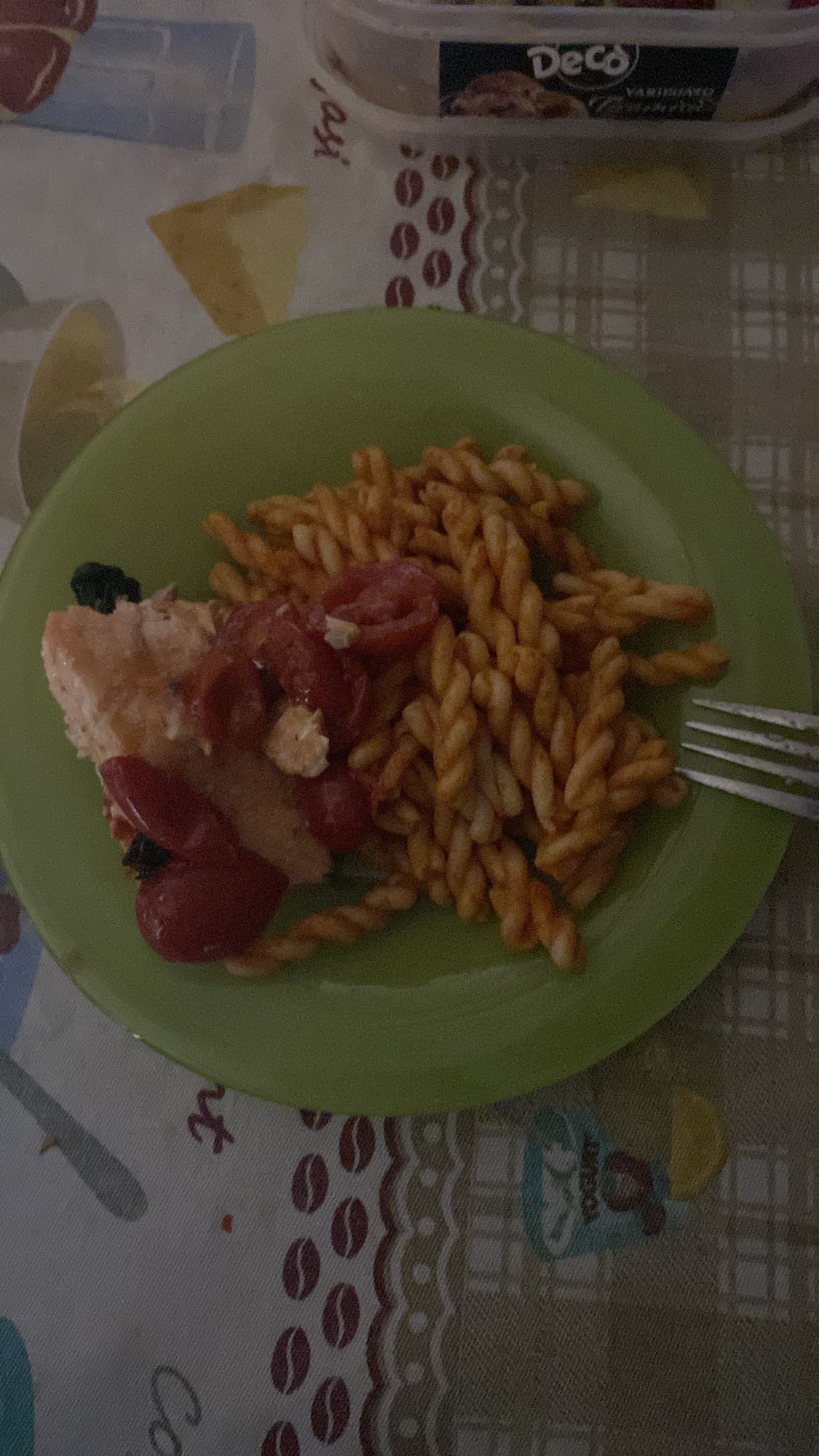 Pasta con pomodori e formaggio