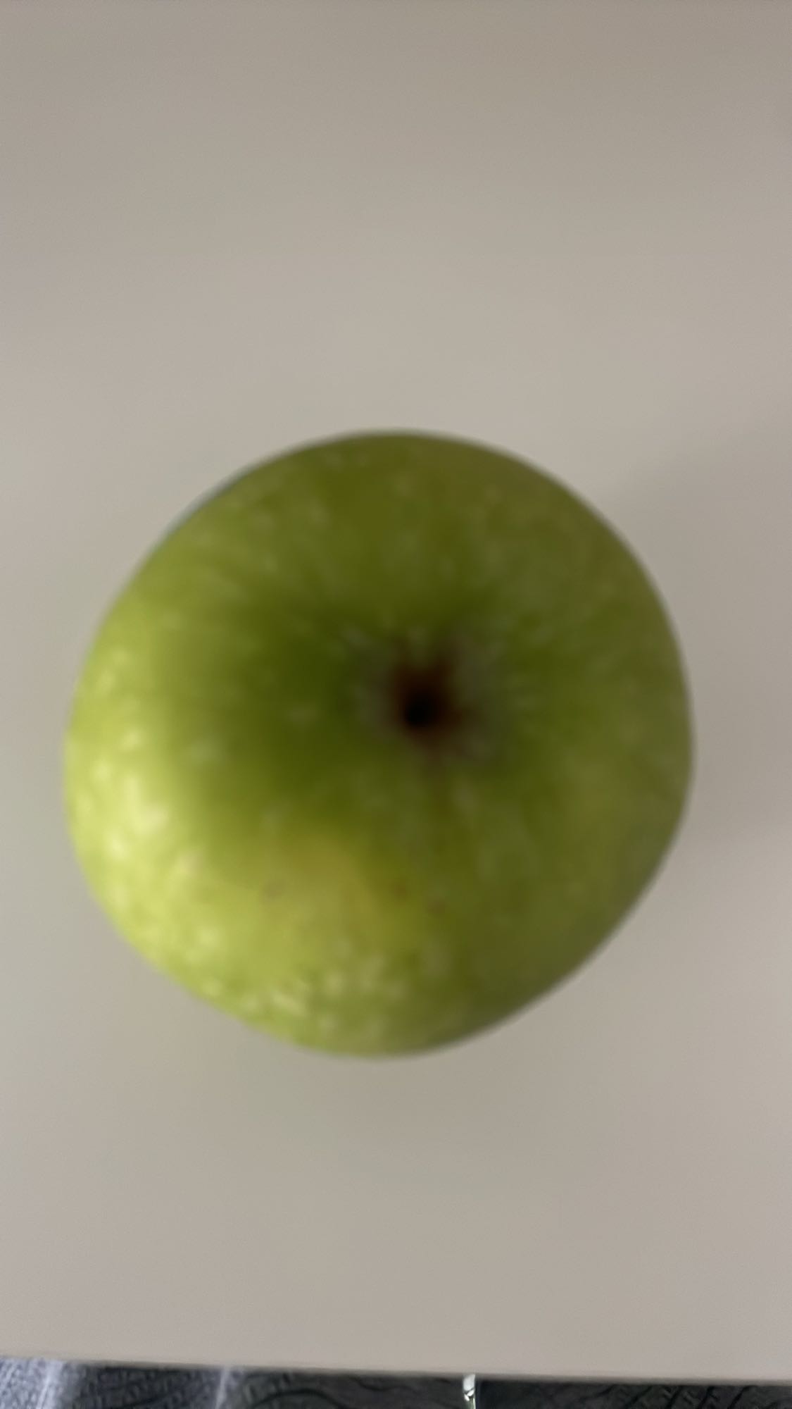 Pomme verte entière