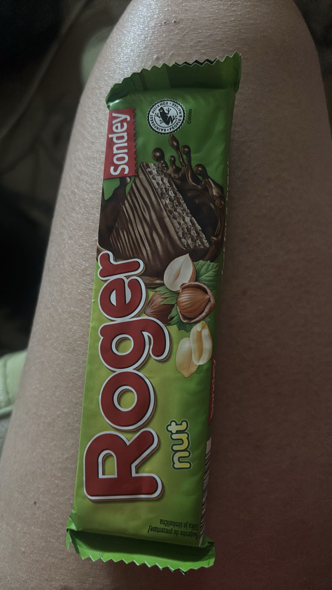 Baton napolitană cu alune