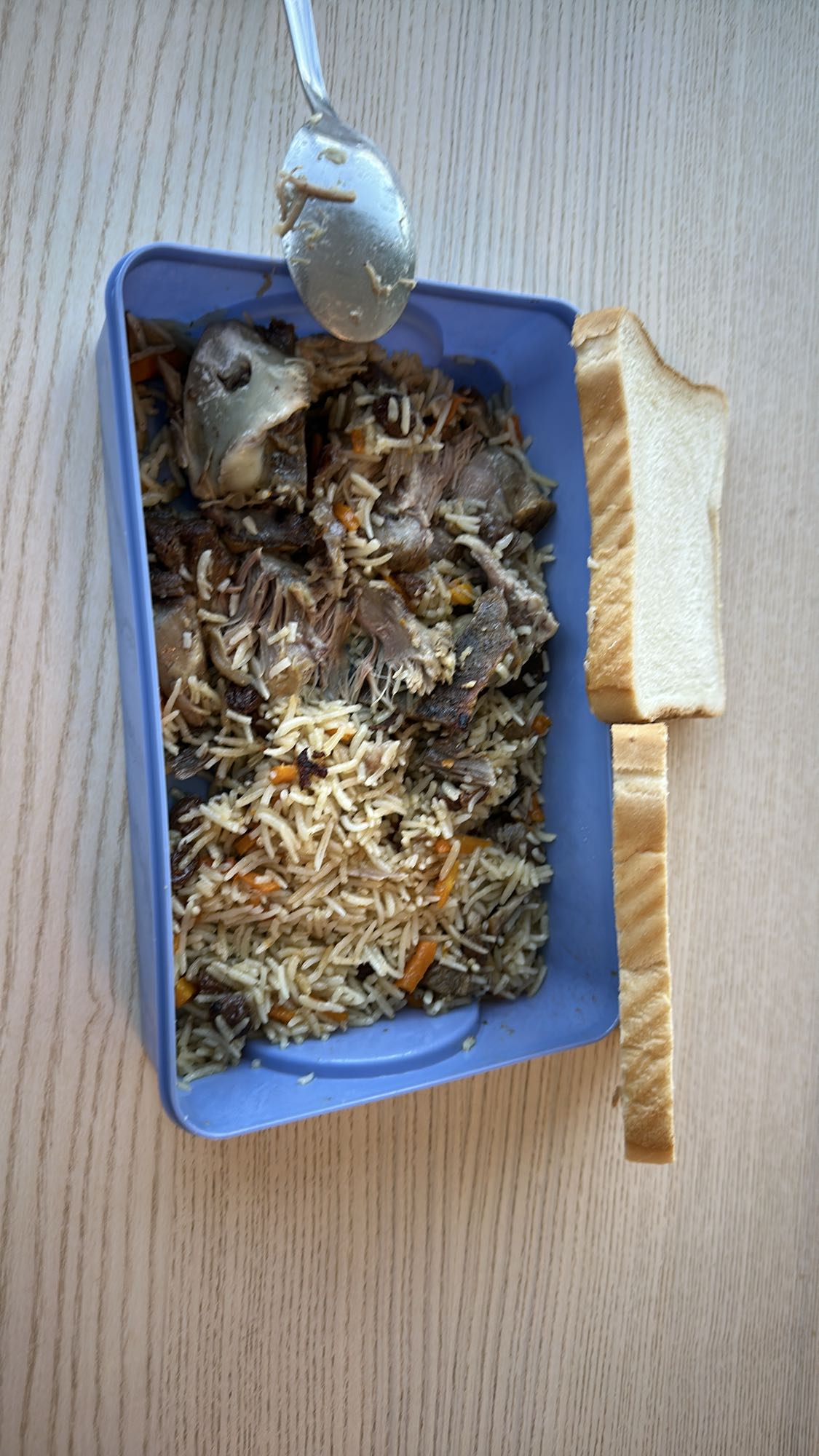 Ris med kött och bröd