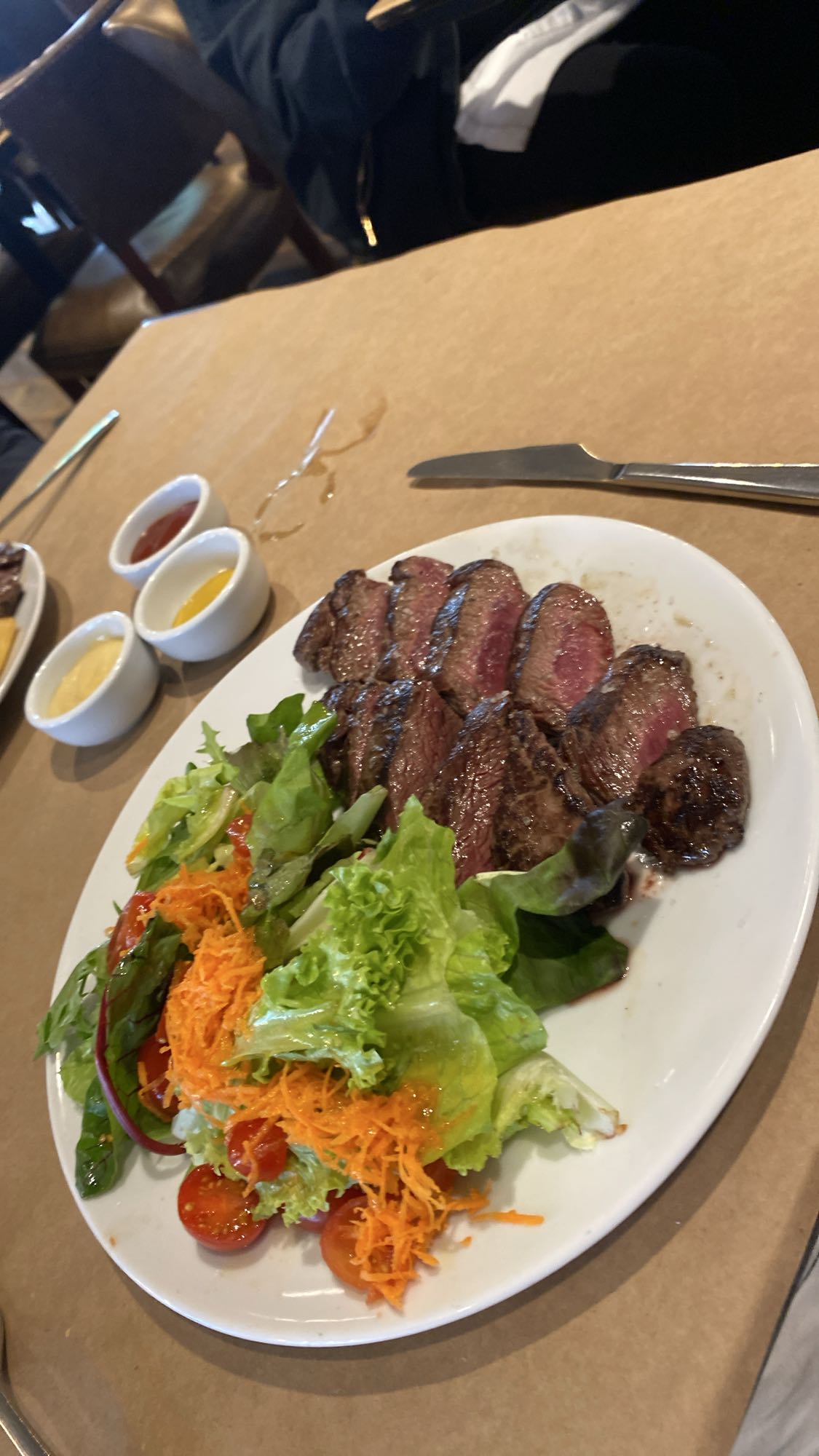 Bife com salada fresca