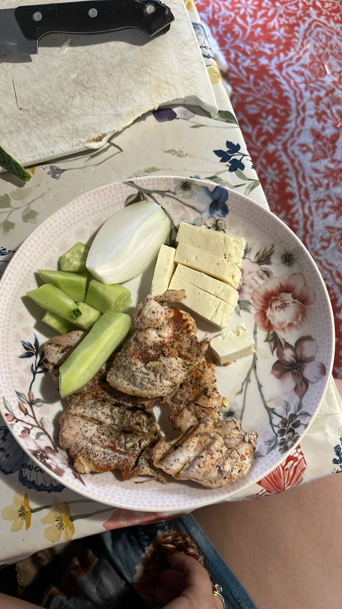 Piept de pui cu brânză și legume