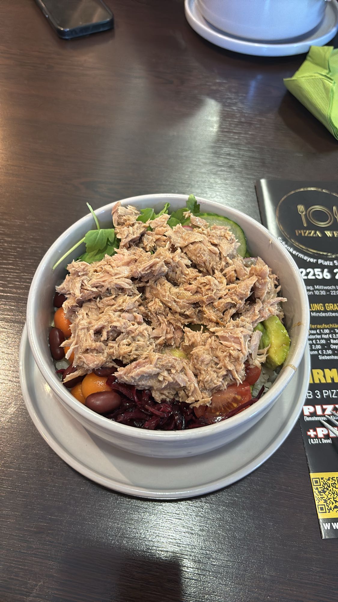 Salată cu ton și legume