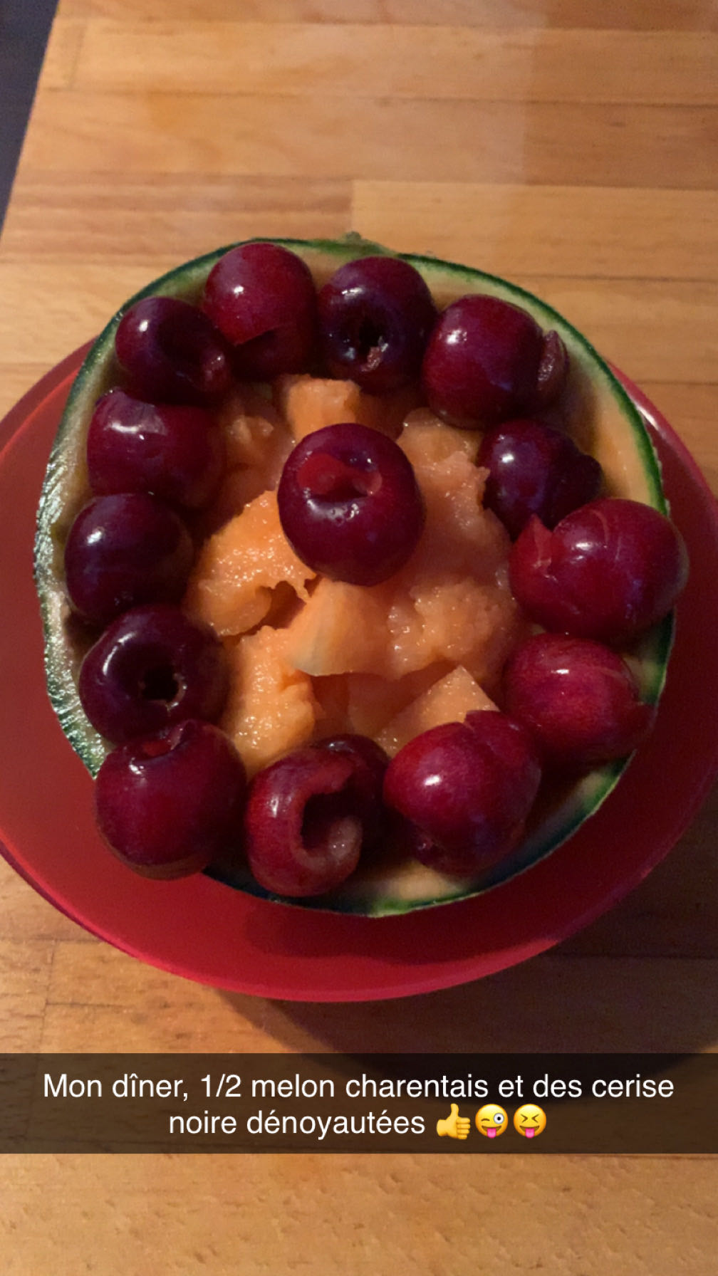 Melon et cerises fraîches