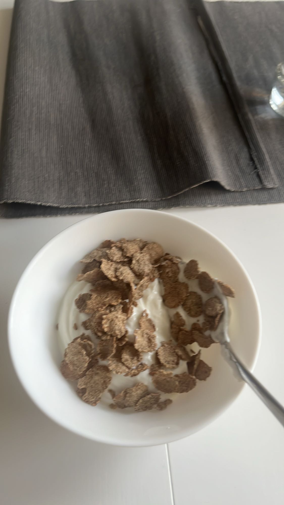 Kvarg med fullkornsflingor