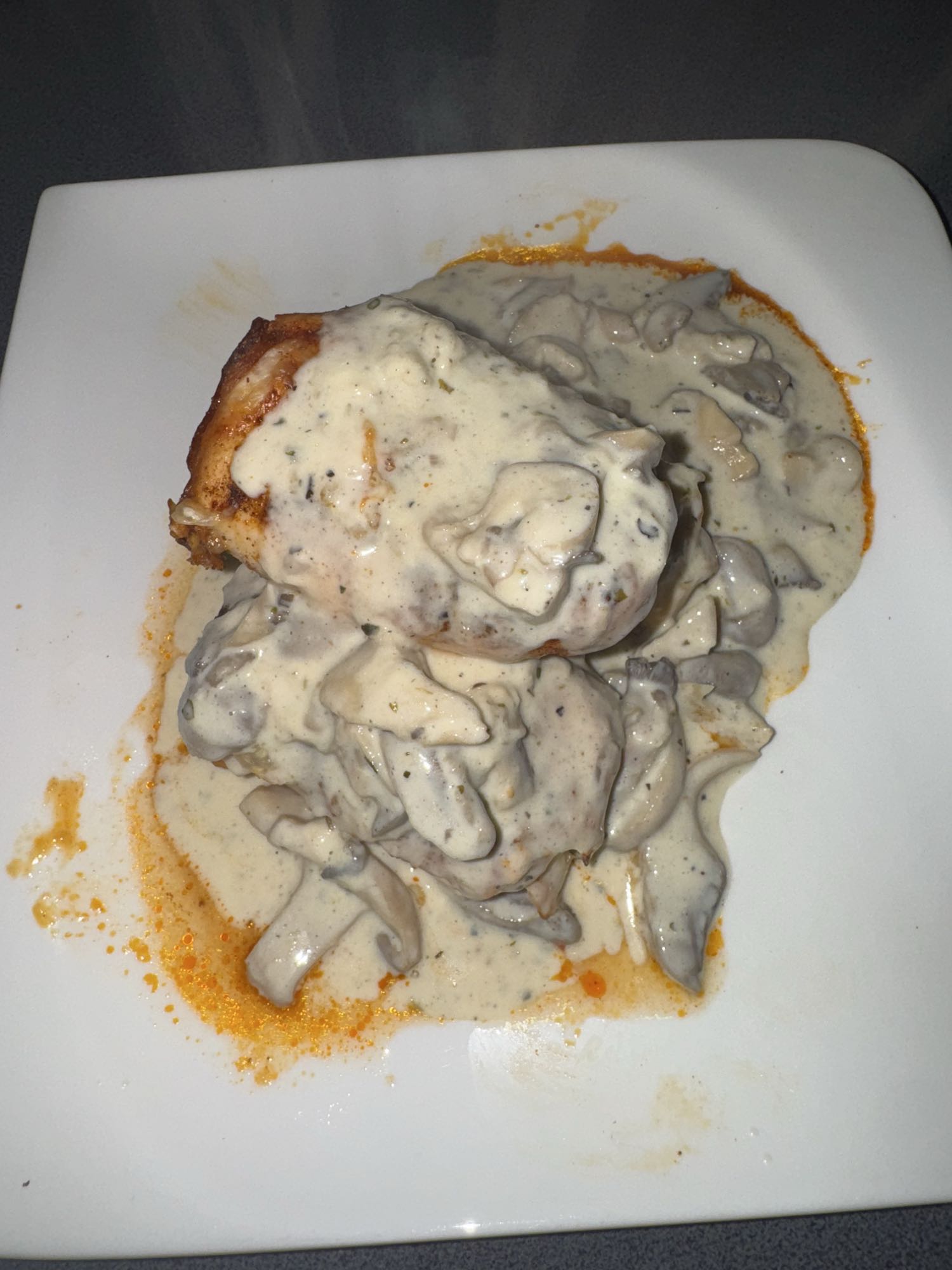 Hähnchen-Putenpfanne mit Champignons und Käse