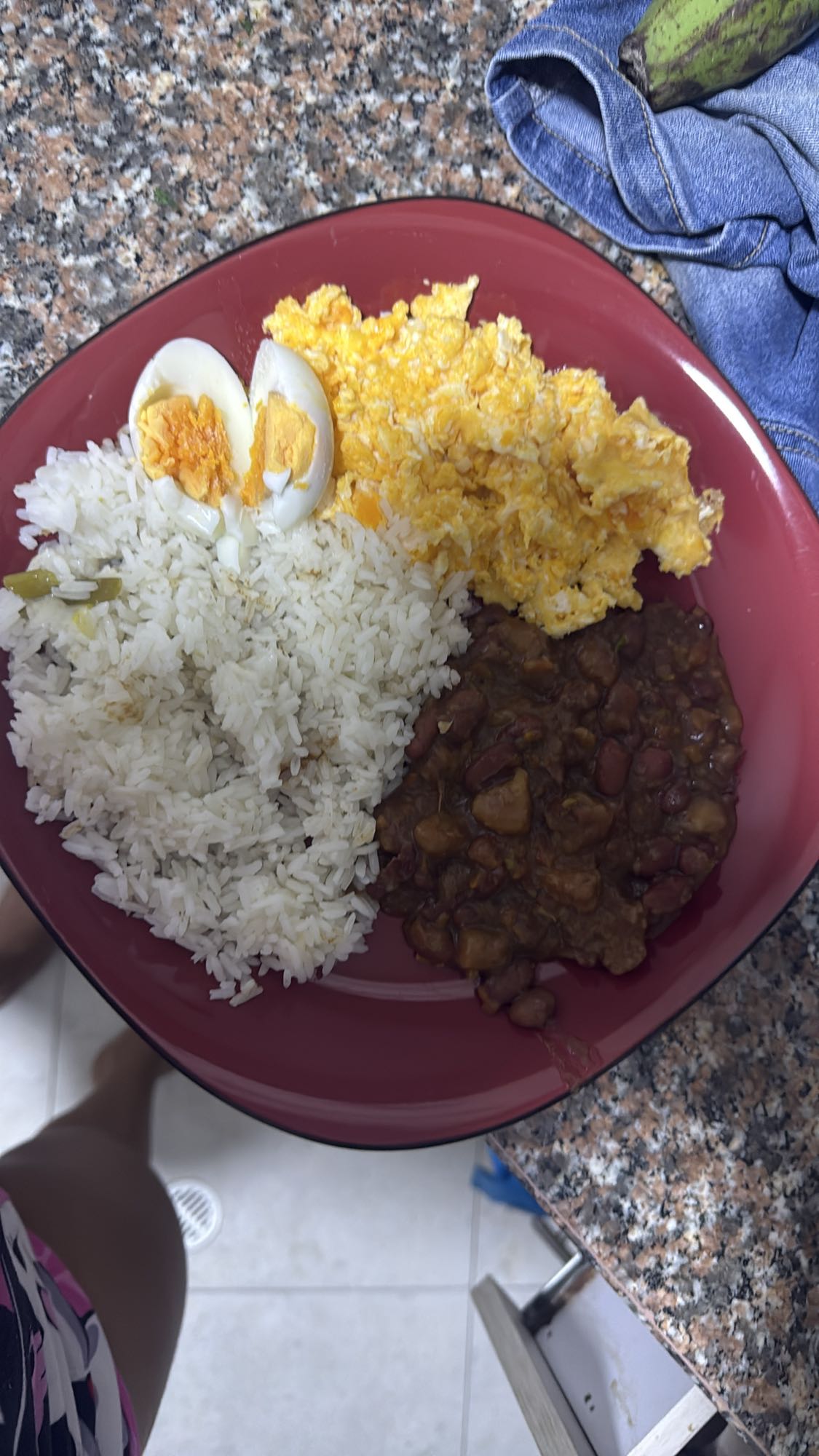arroz, frijoles y huevos