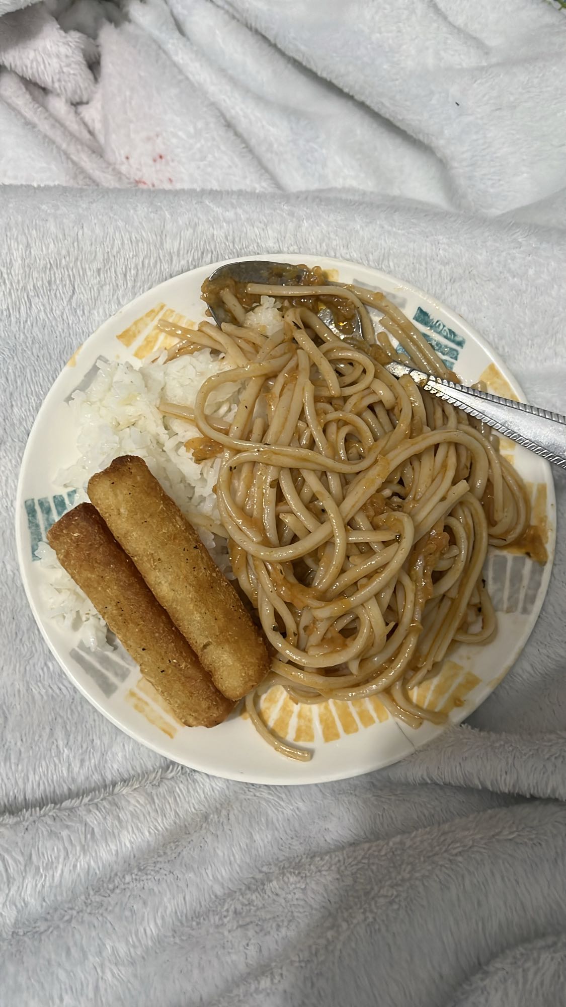 espaguetis, arroz y palitos