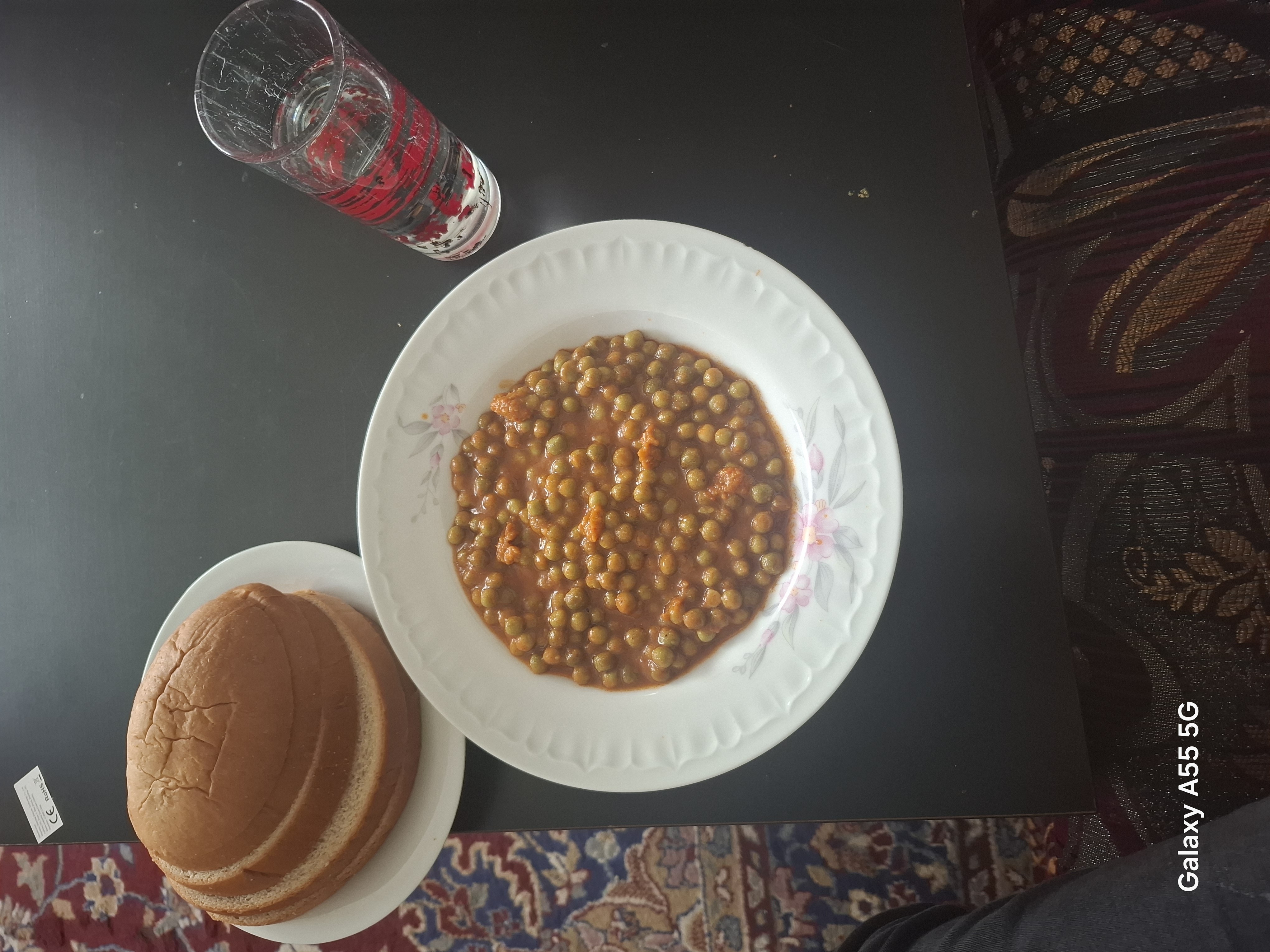 Grön ärtgryta med bröd