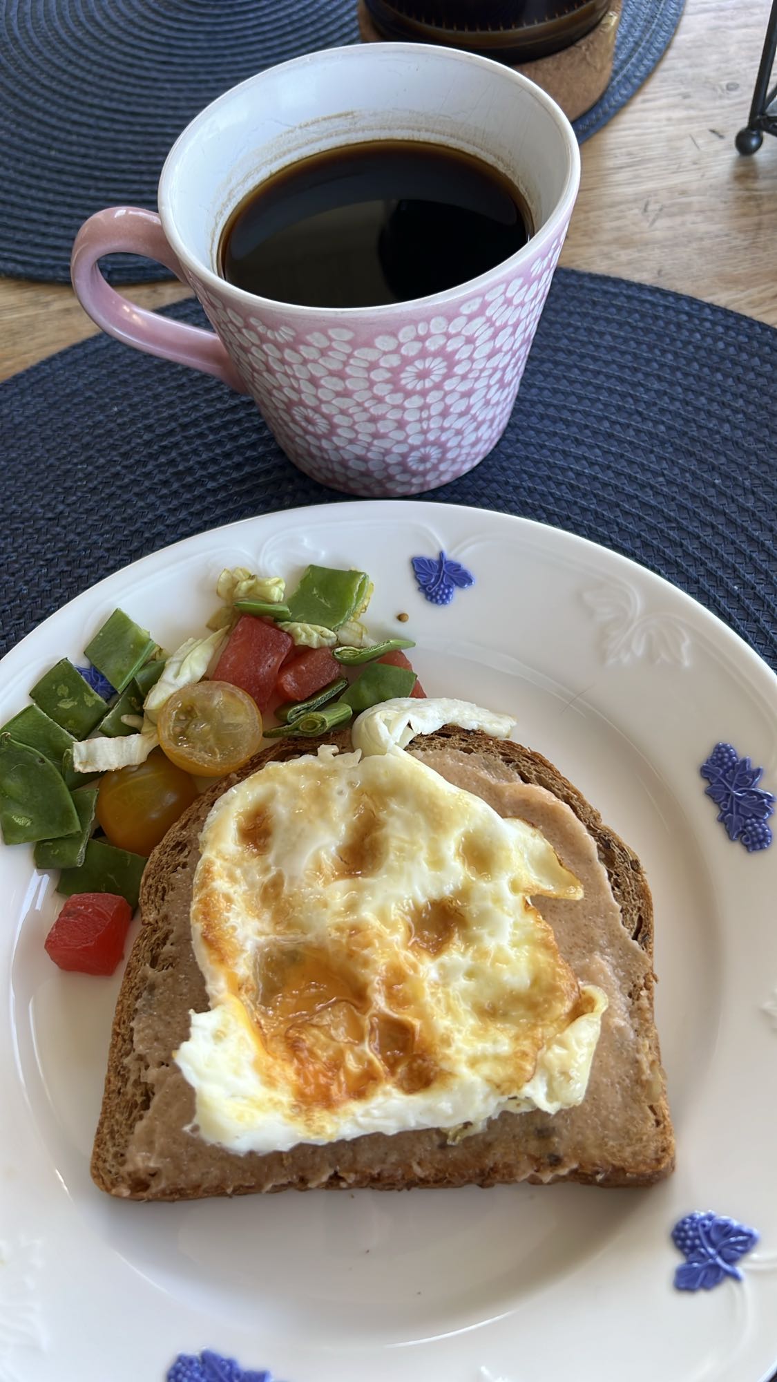 Äggmacka med sallad