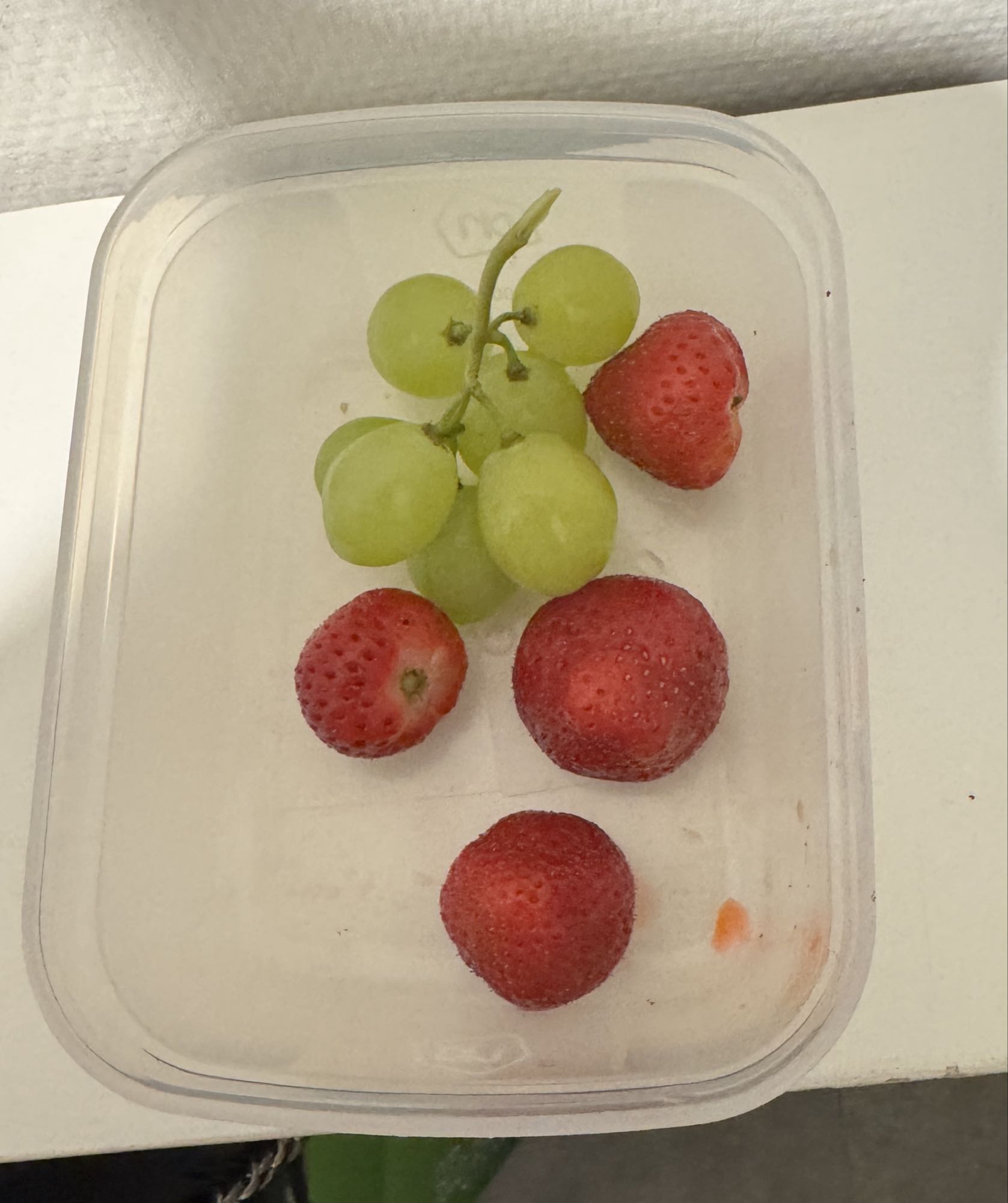 Aardbeien en druiven snack