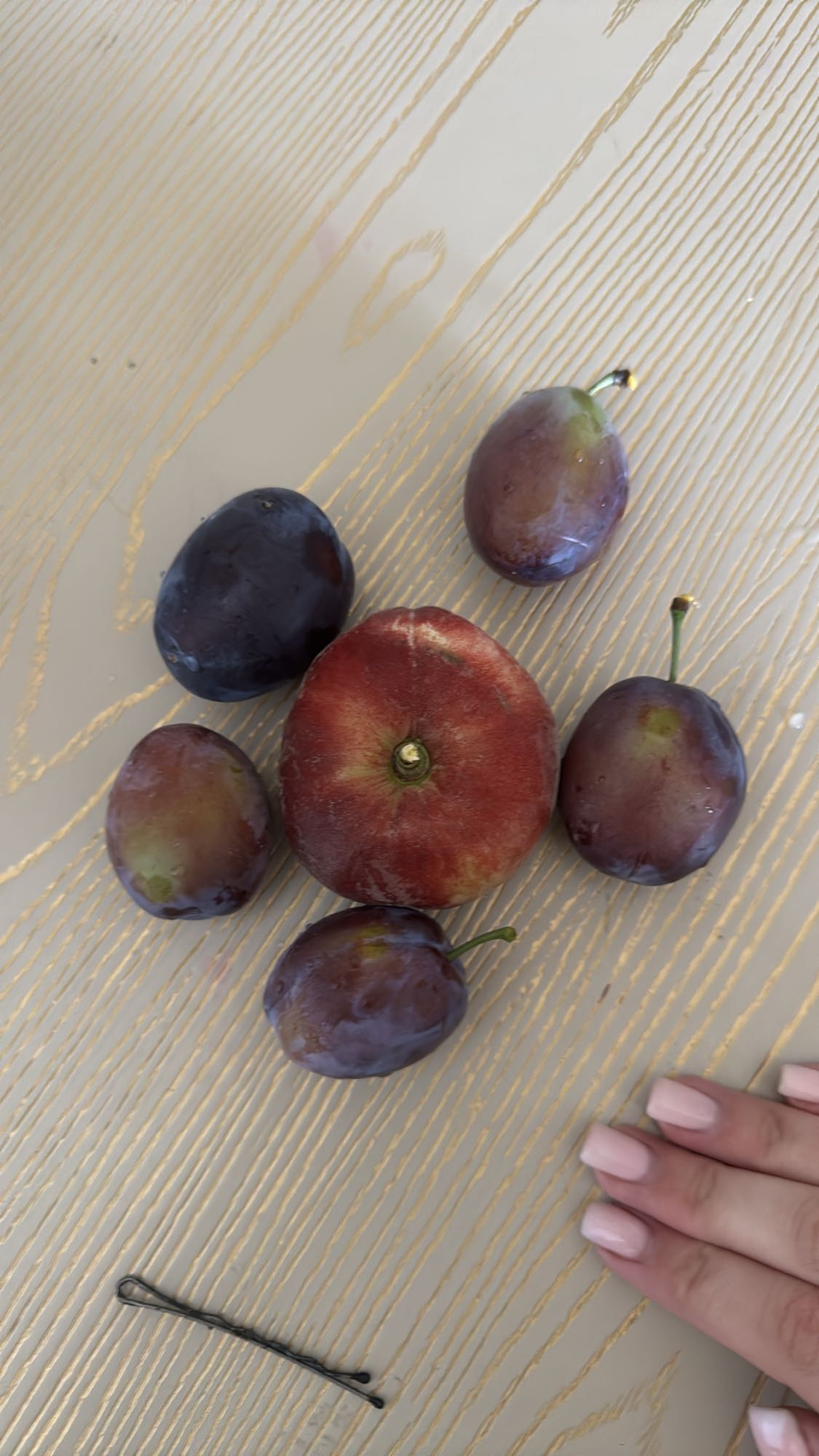 Plums and peach snack