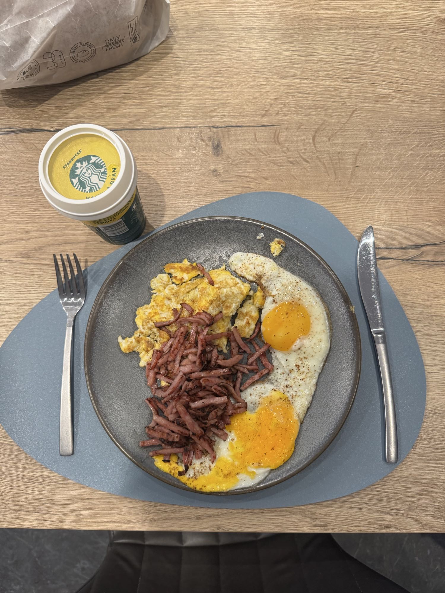 Eieren met rundvleesreepjes