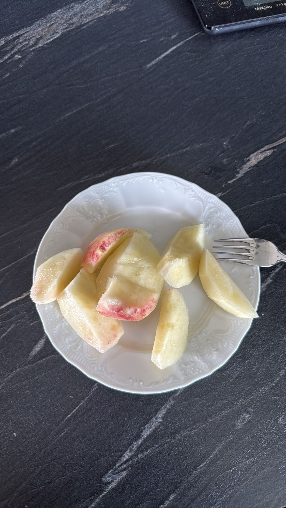 Sliced white peach