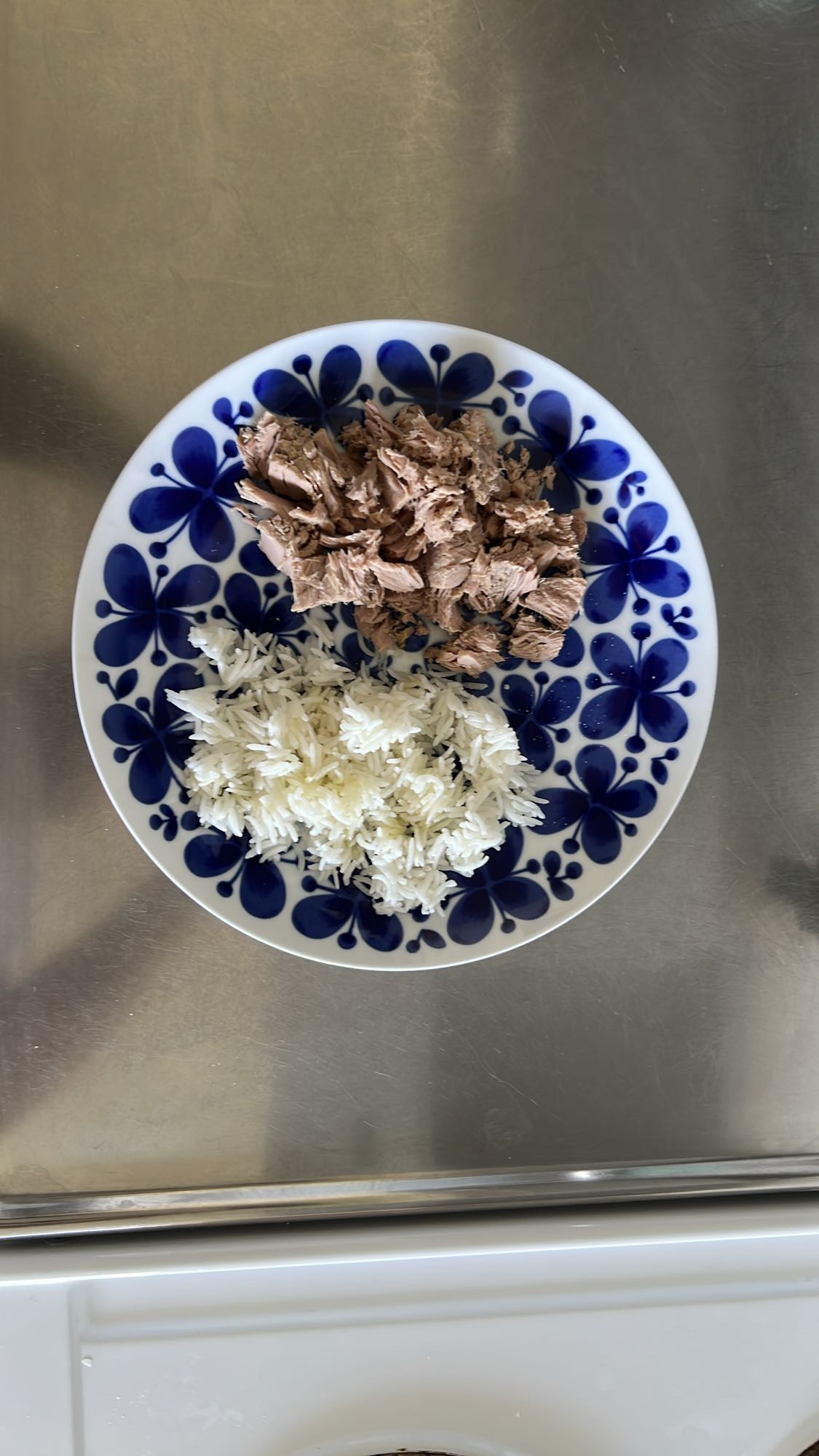 تونة مع أرز أبيض