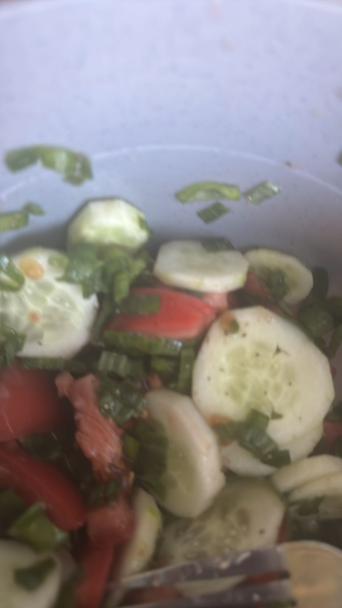 Sałatka z ogórkiem i pomidorem