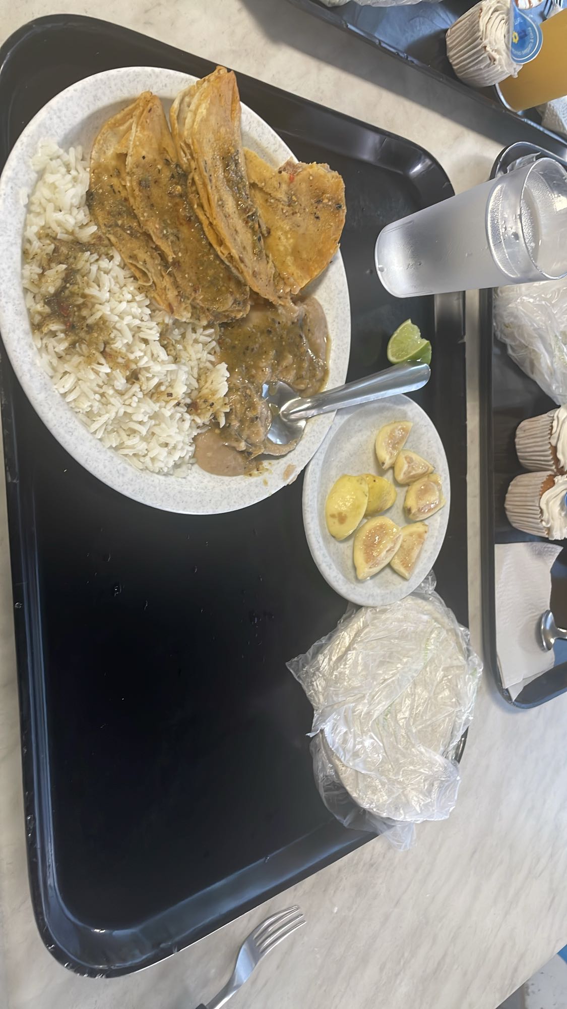 Tacos con arroz y fruta