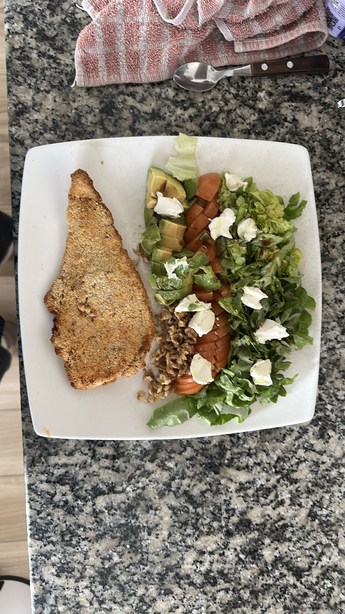 Pollo con ensalada mixta