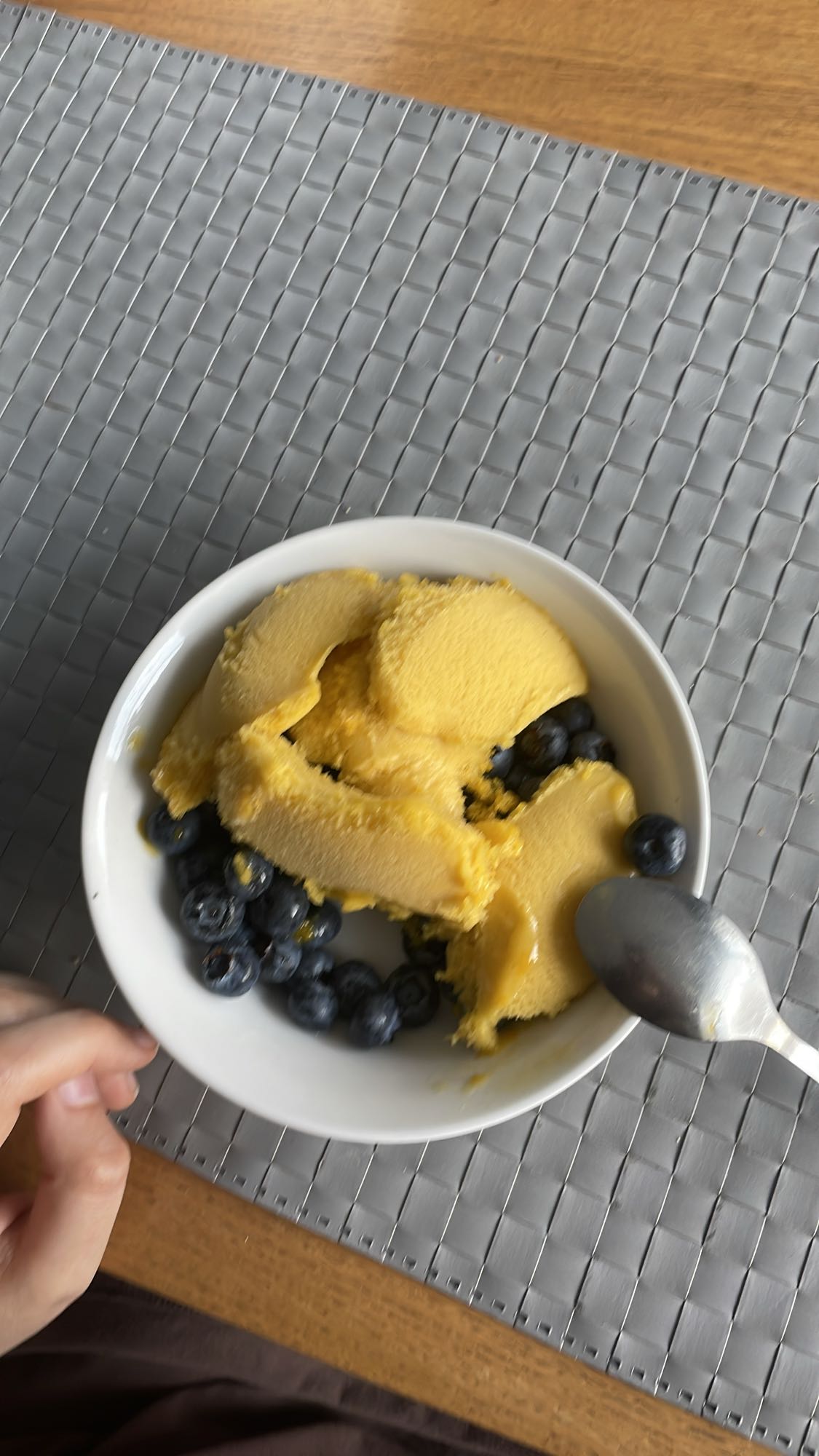 Lody mango z borówkami