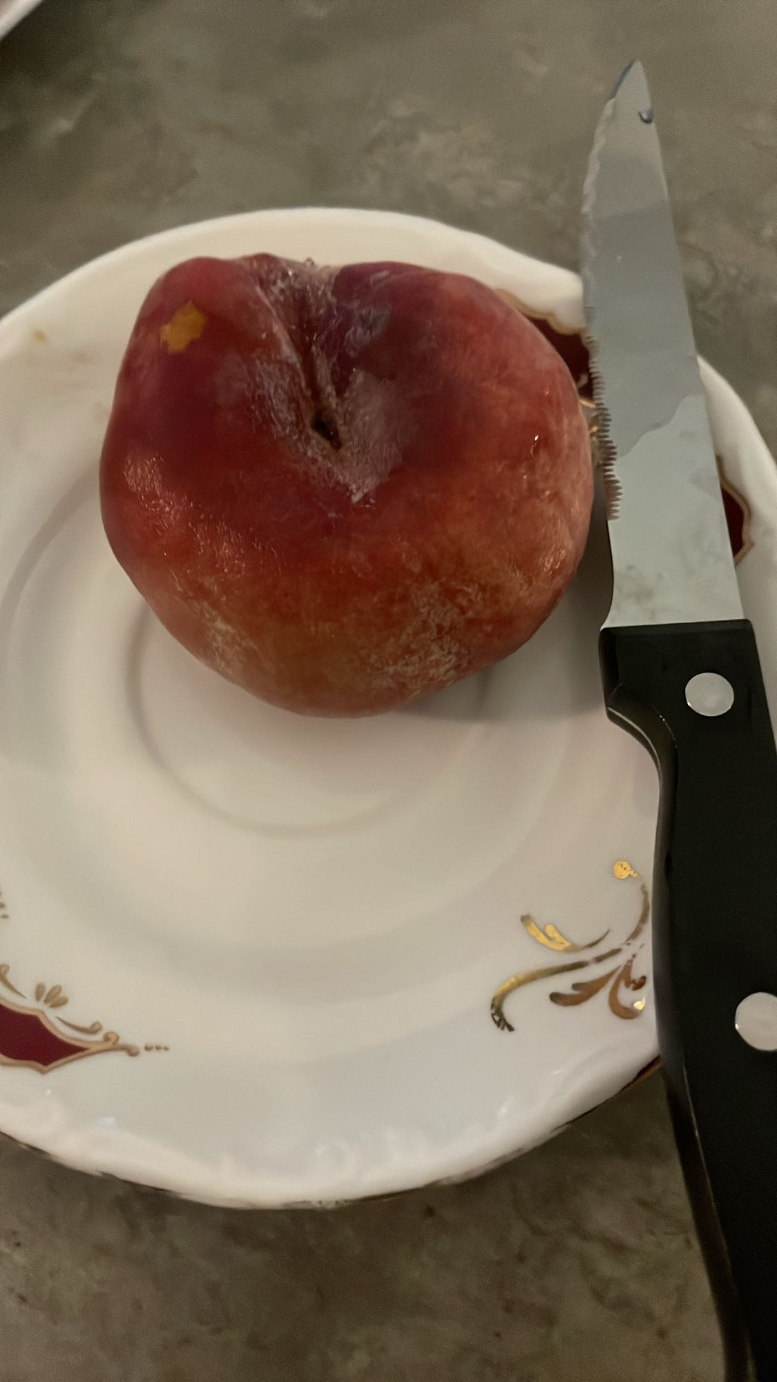 Persika på tallrik