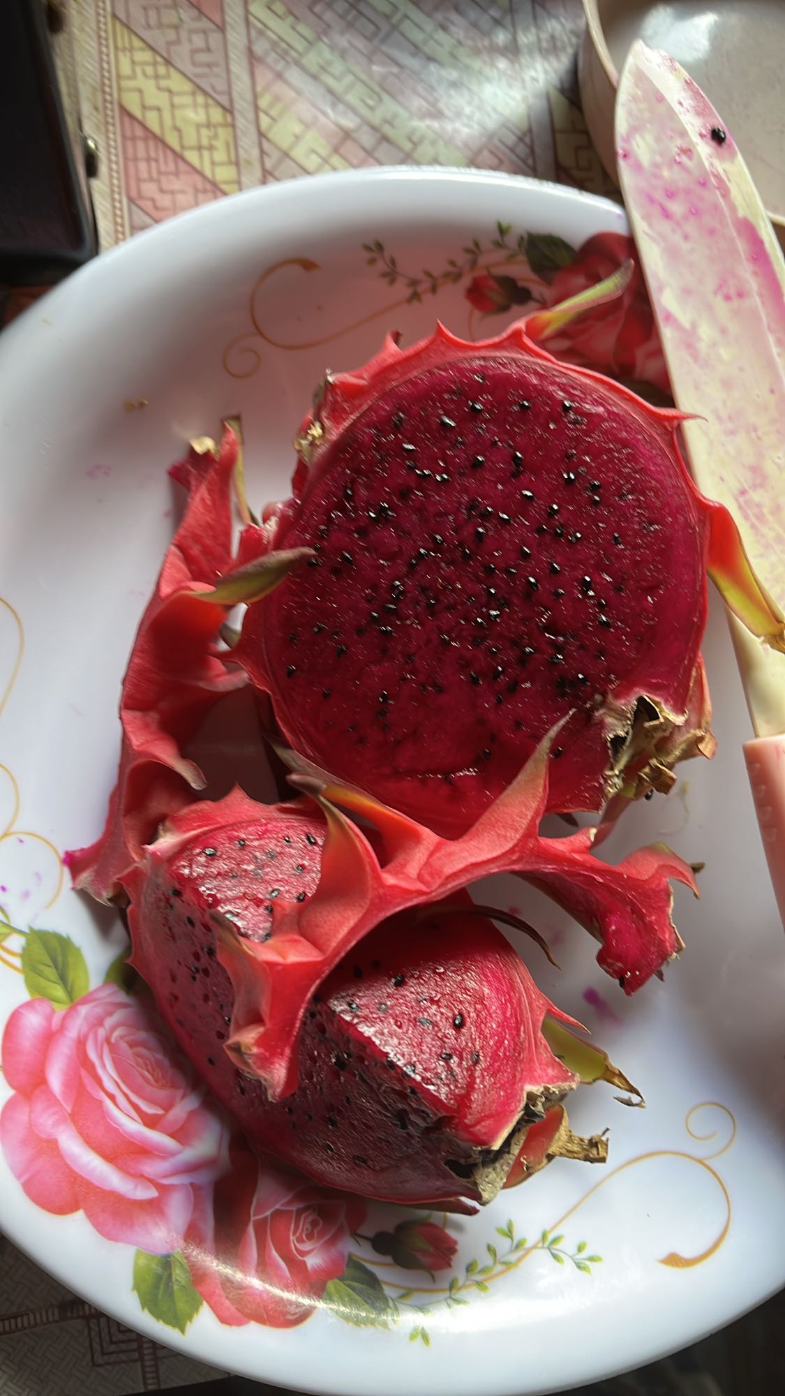 Buah naga merah segar