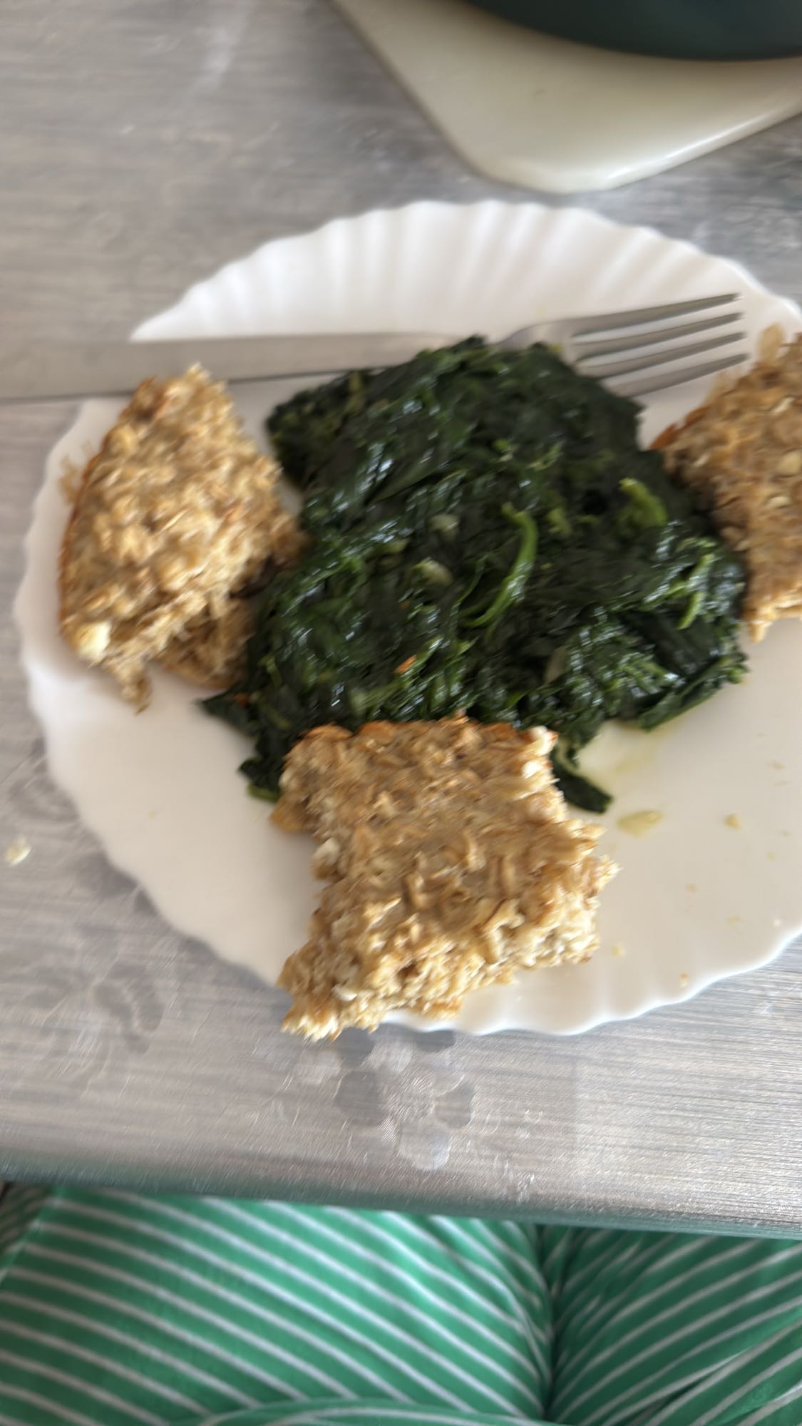 Zobene pljeskavice i špinat