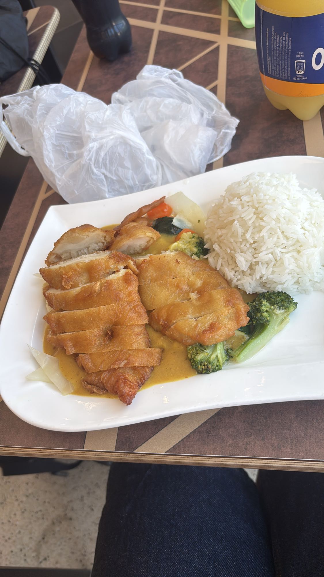 Fried chicken curry rice with peanut sauce
