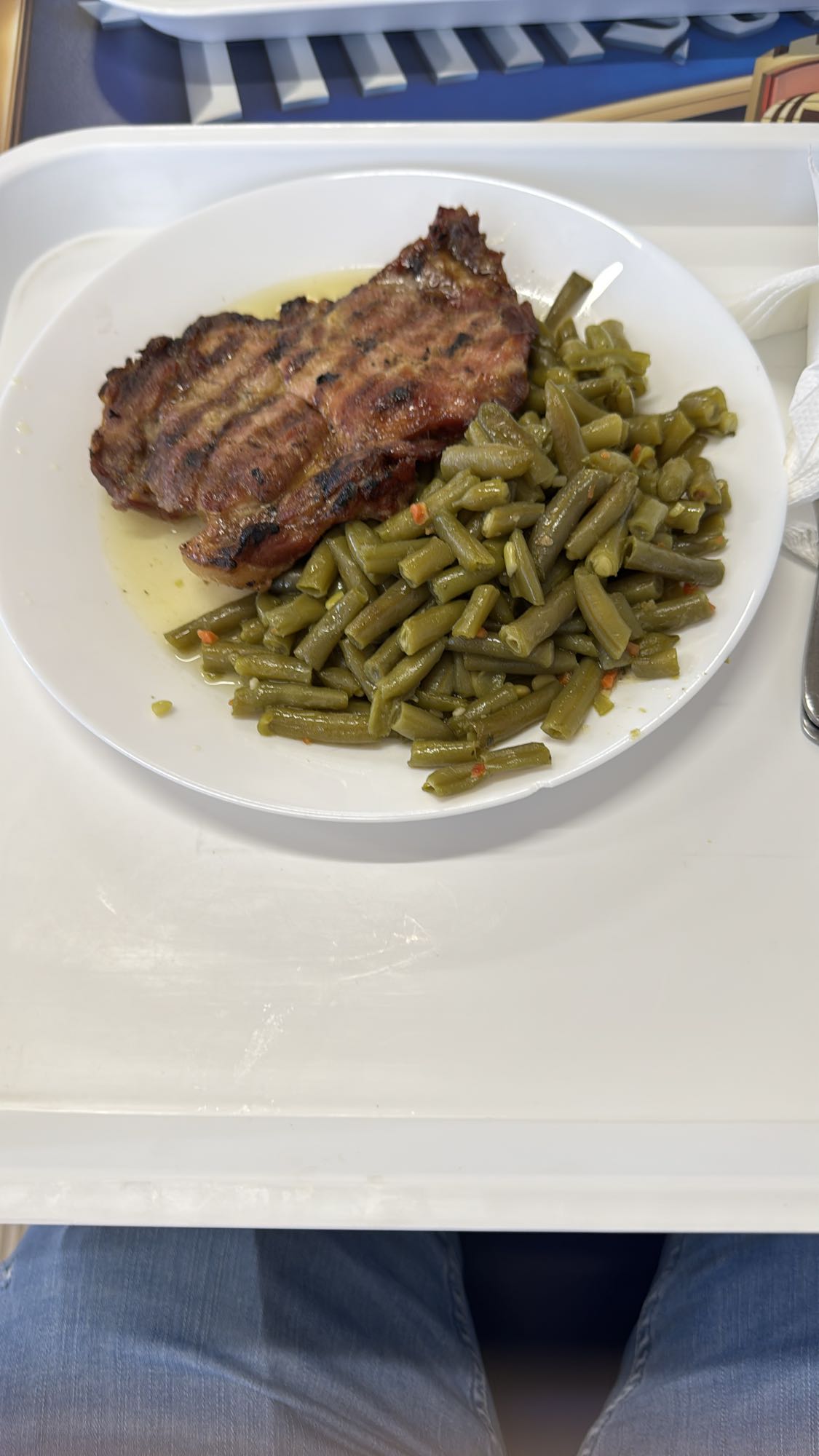 Grilled pork and green beans