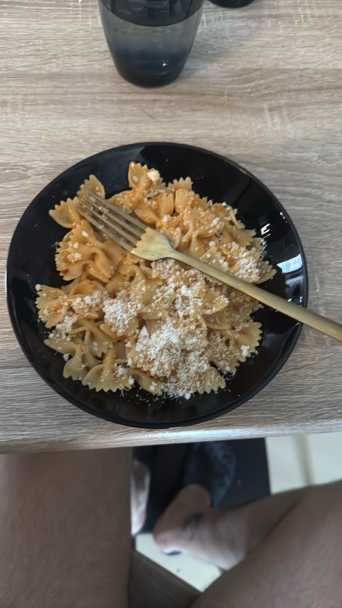Farfalle makarna ve peynir