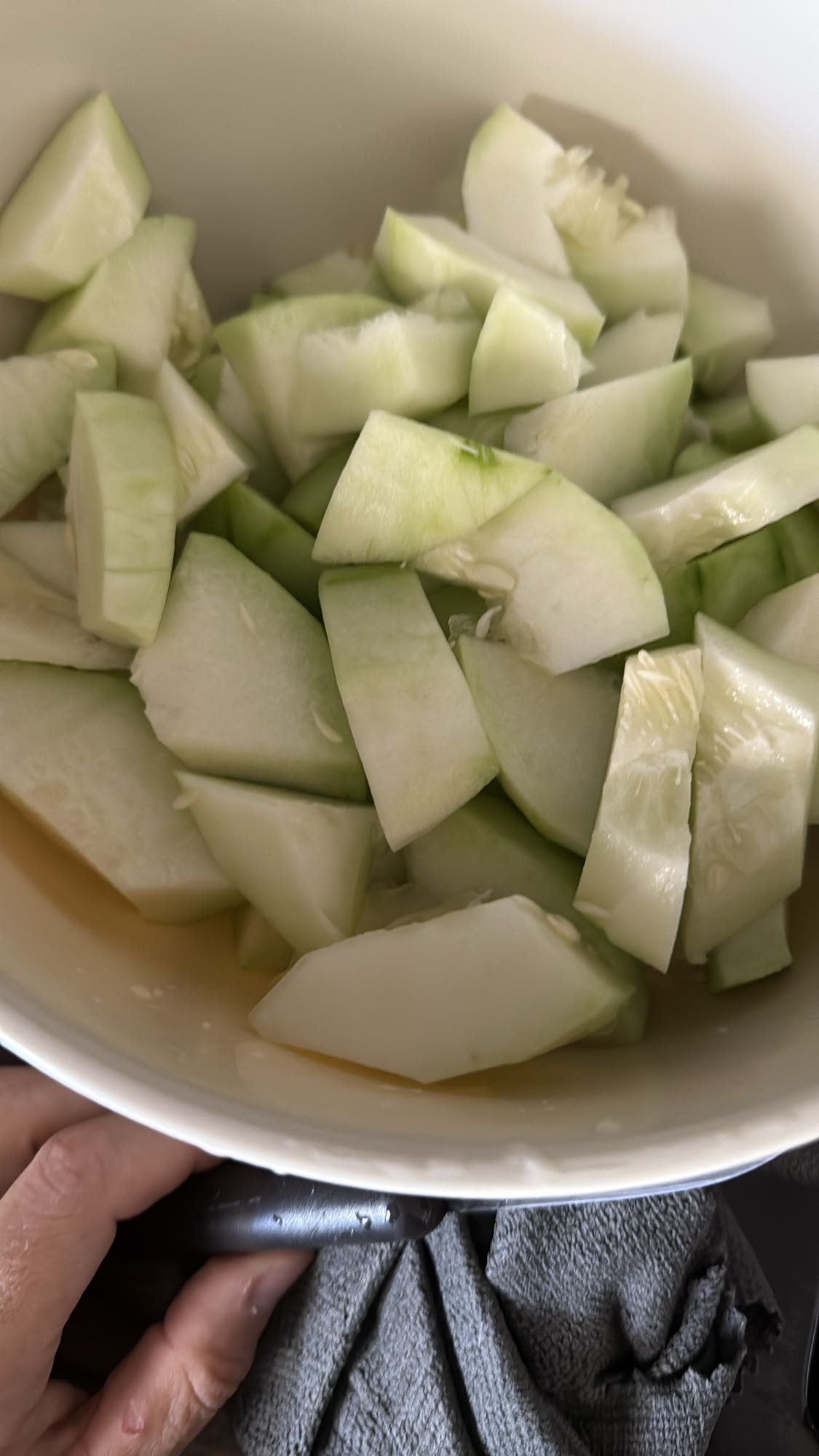 Çiğ kabak salatası