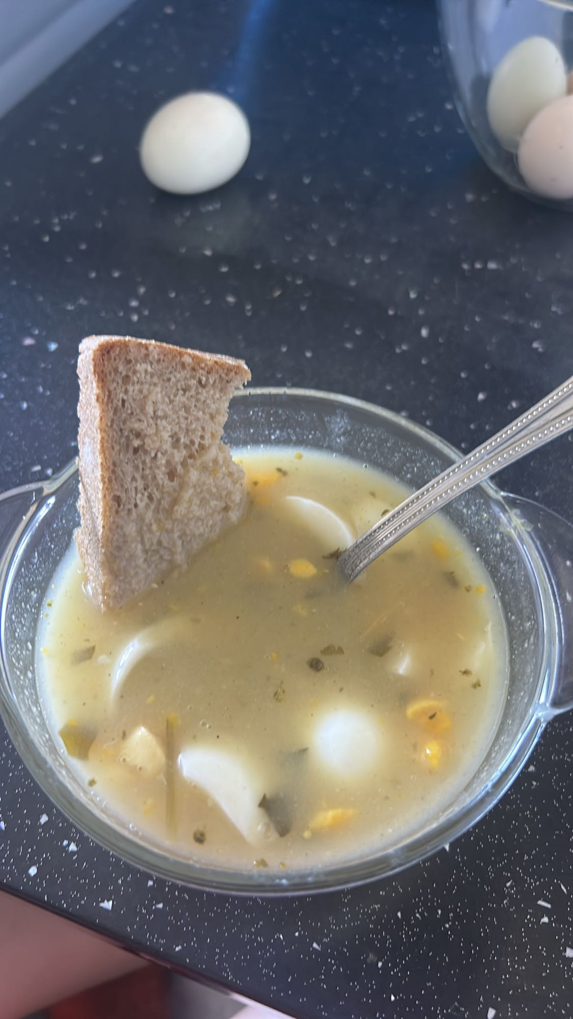 Zupa z jajkiem i chlebem