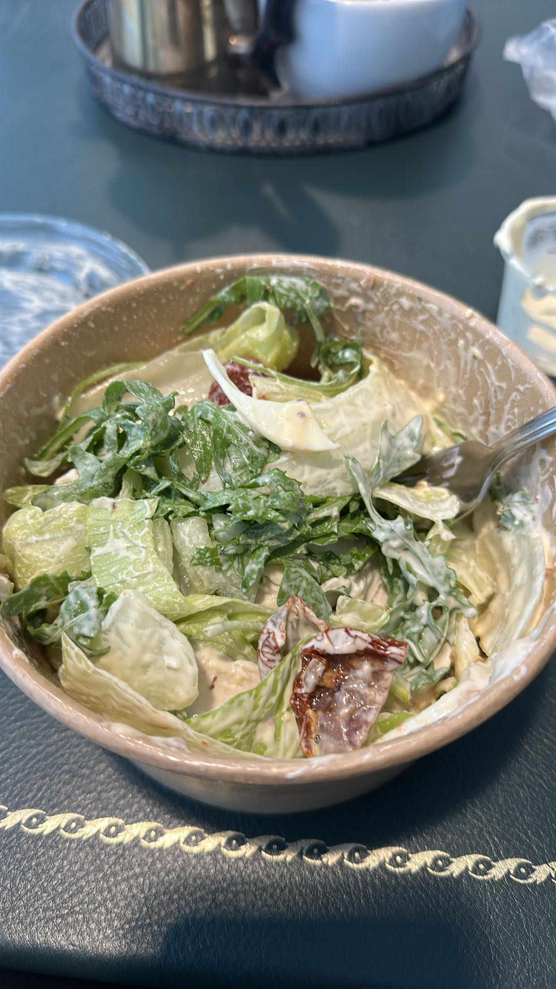 romaine salade met dressing