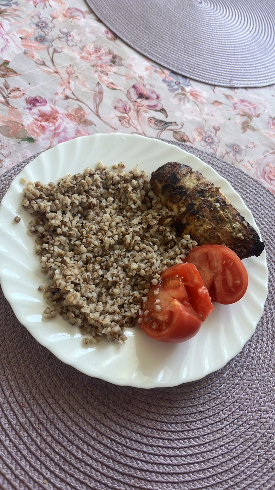 Гречка с курицей и томатом