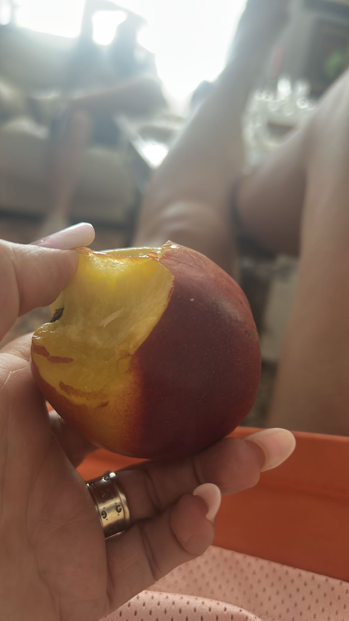 Piersică proaspătă