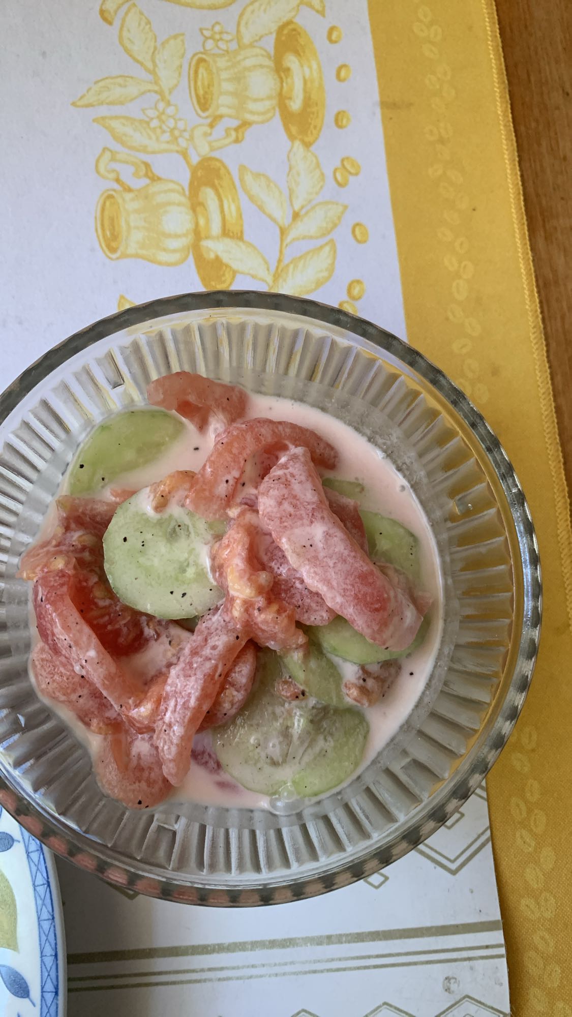 sałatka z ogórkiem i pomidorem