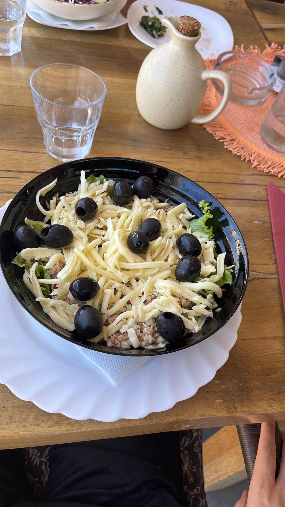 Ensalada de atún y queso