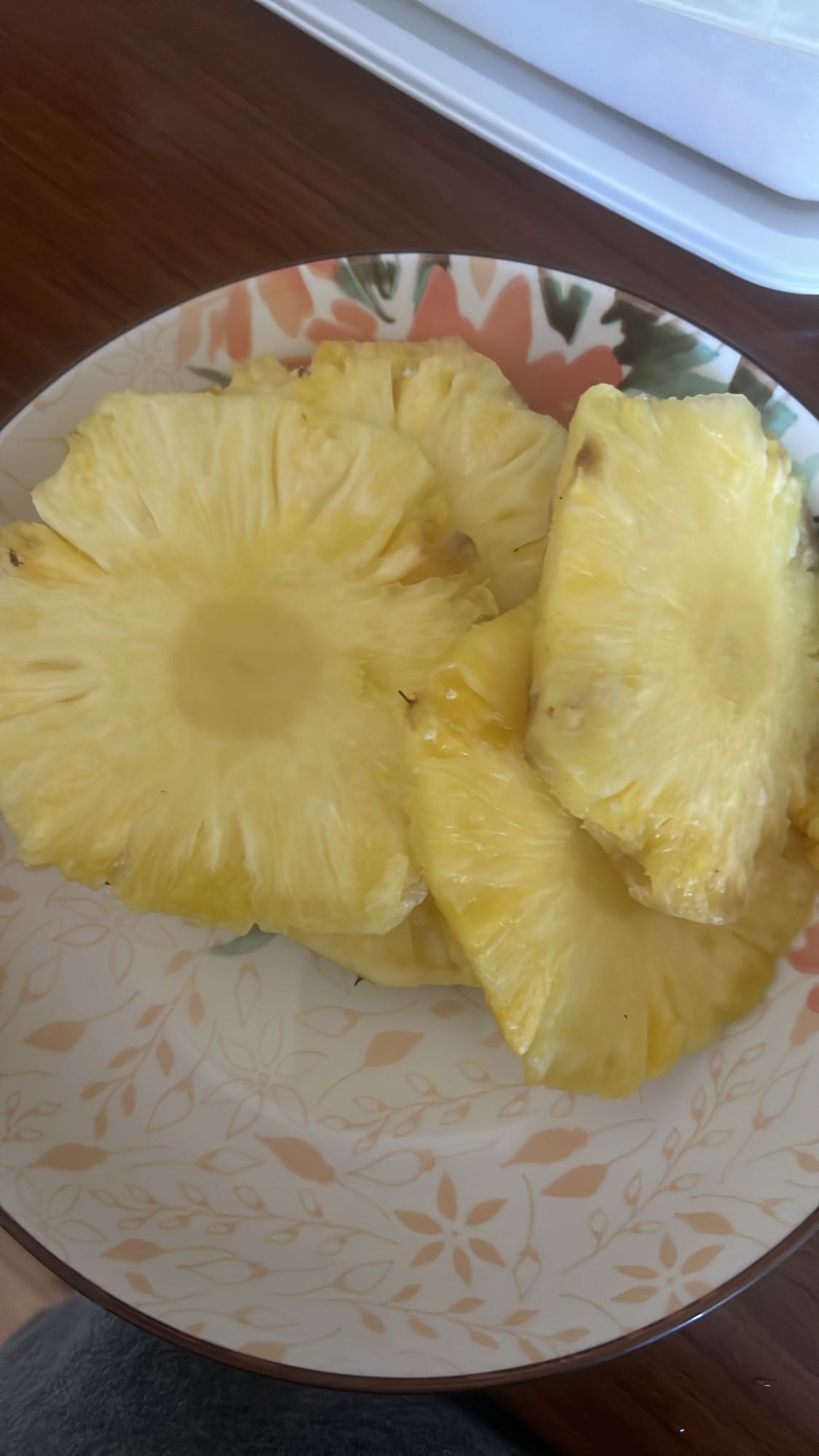 Ananas proaspăt feliat