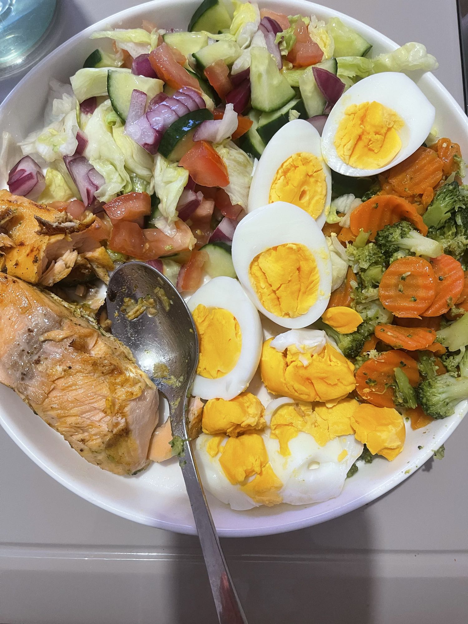 Salade met zalm en eieren