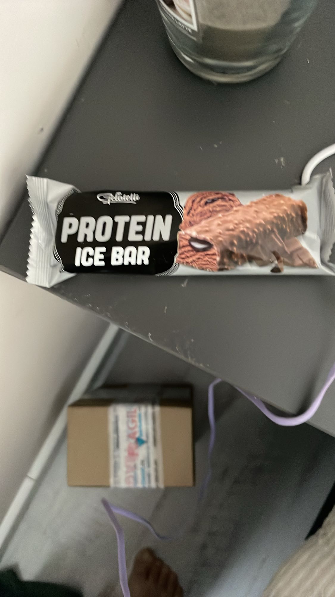 Baton proteic înghețat