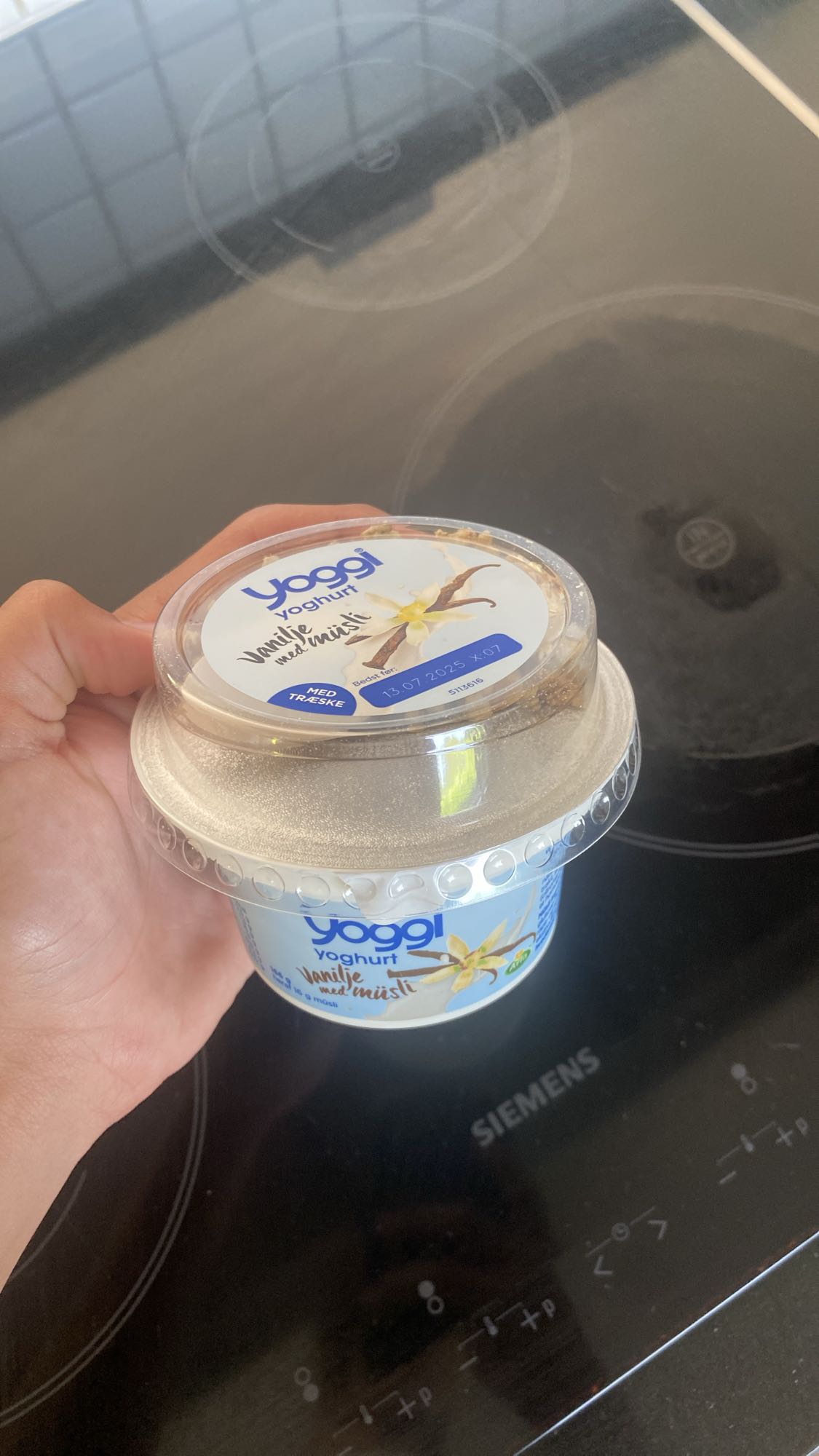 Vanilje yoghurt med müsli