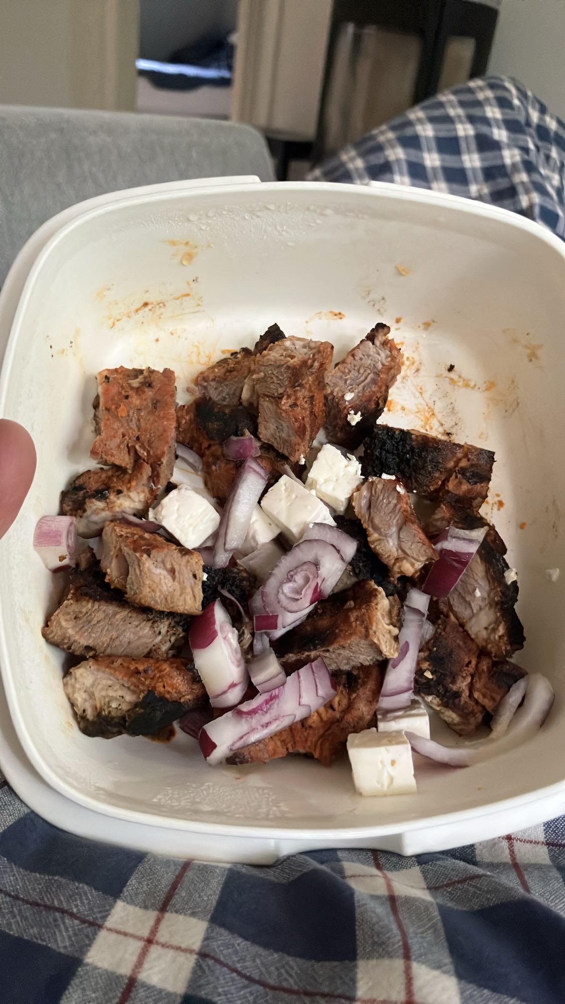 Grillad kött med feta & lök