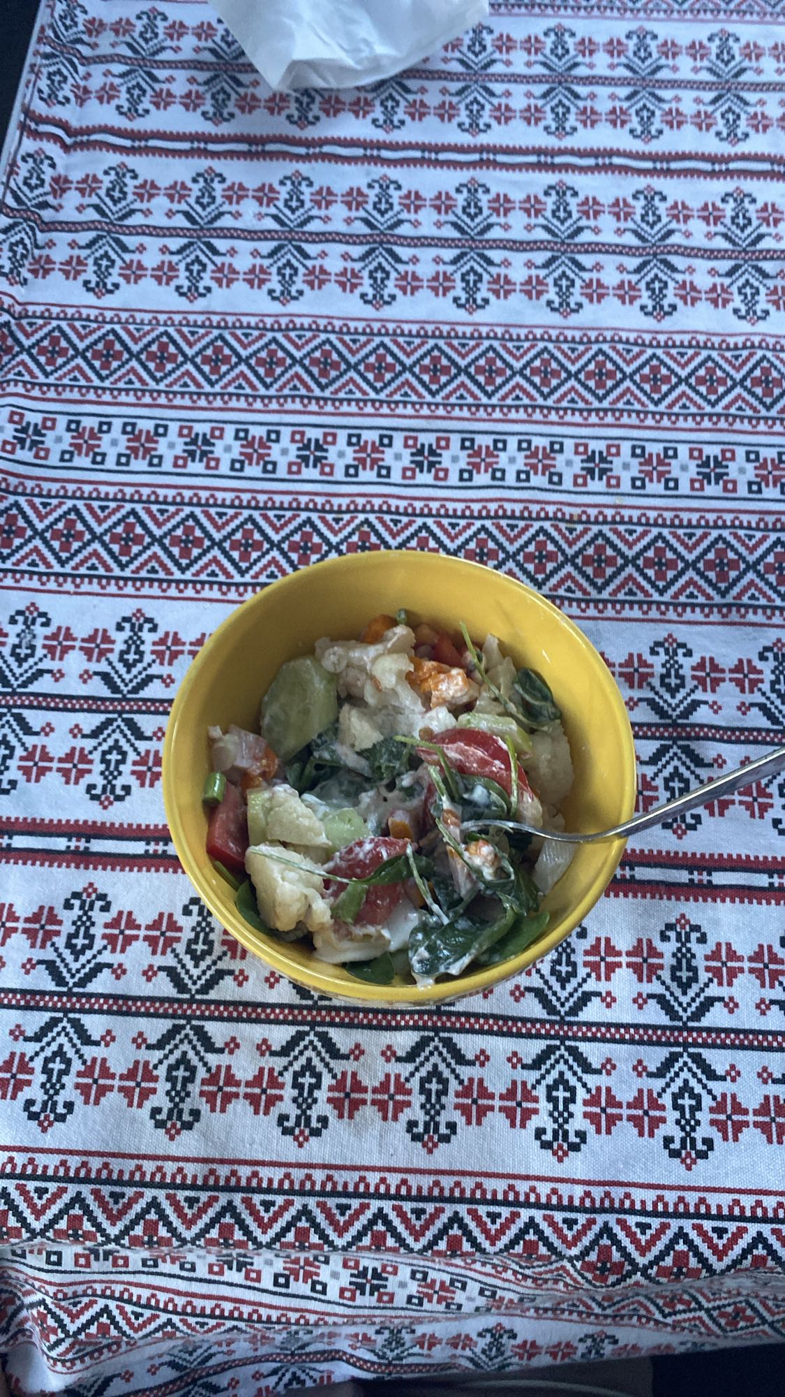 Salată de legume cu iaurt