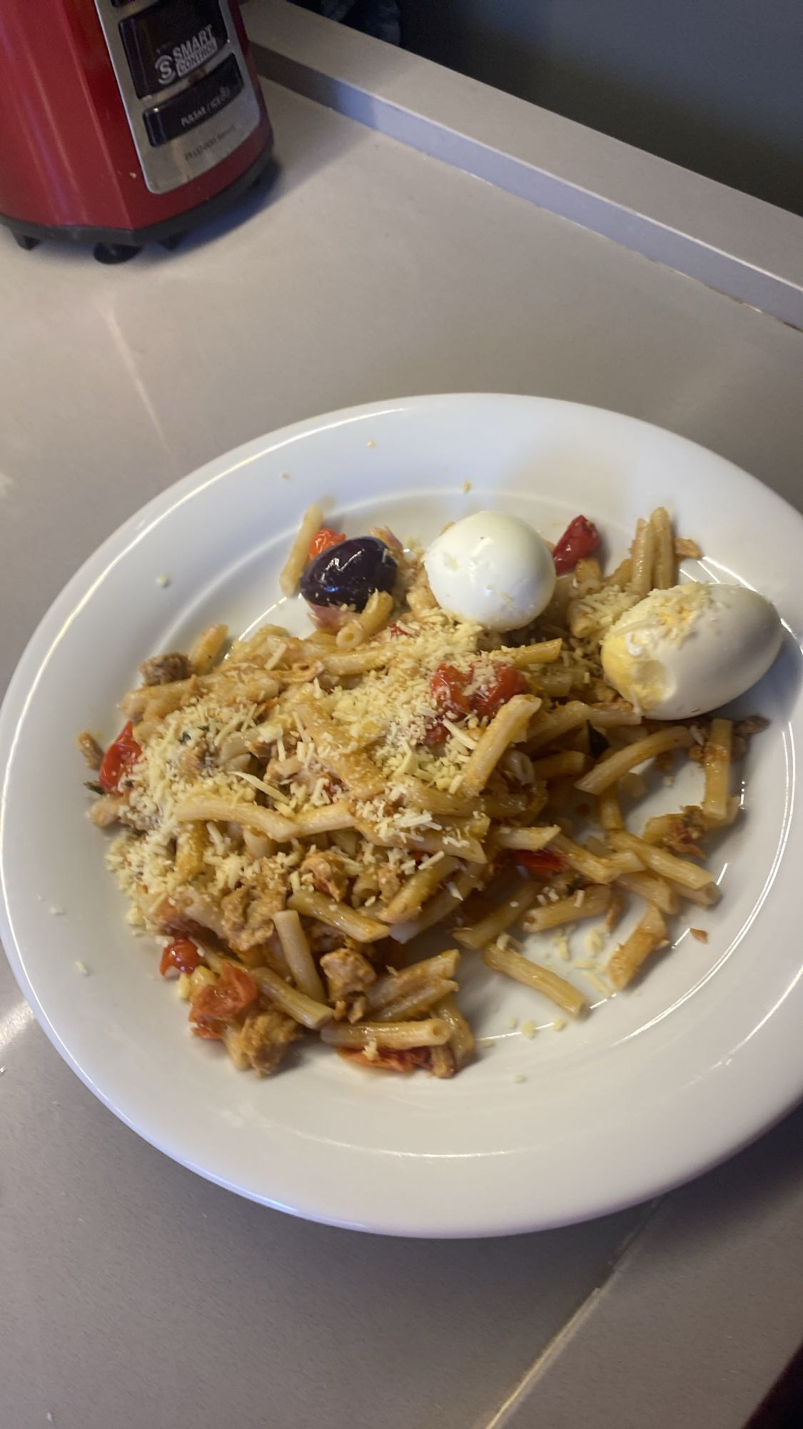 Macarrão com ovos e queijo