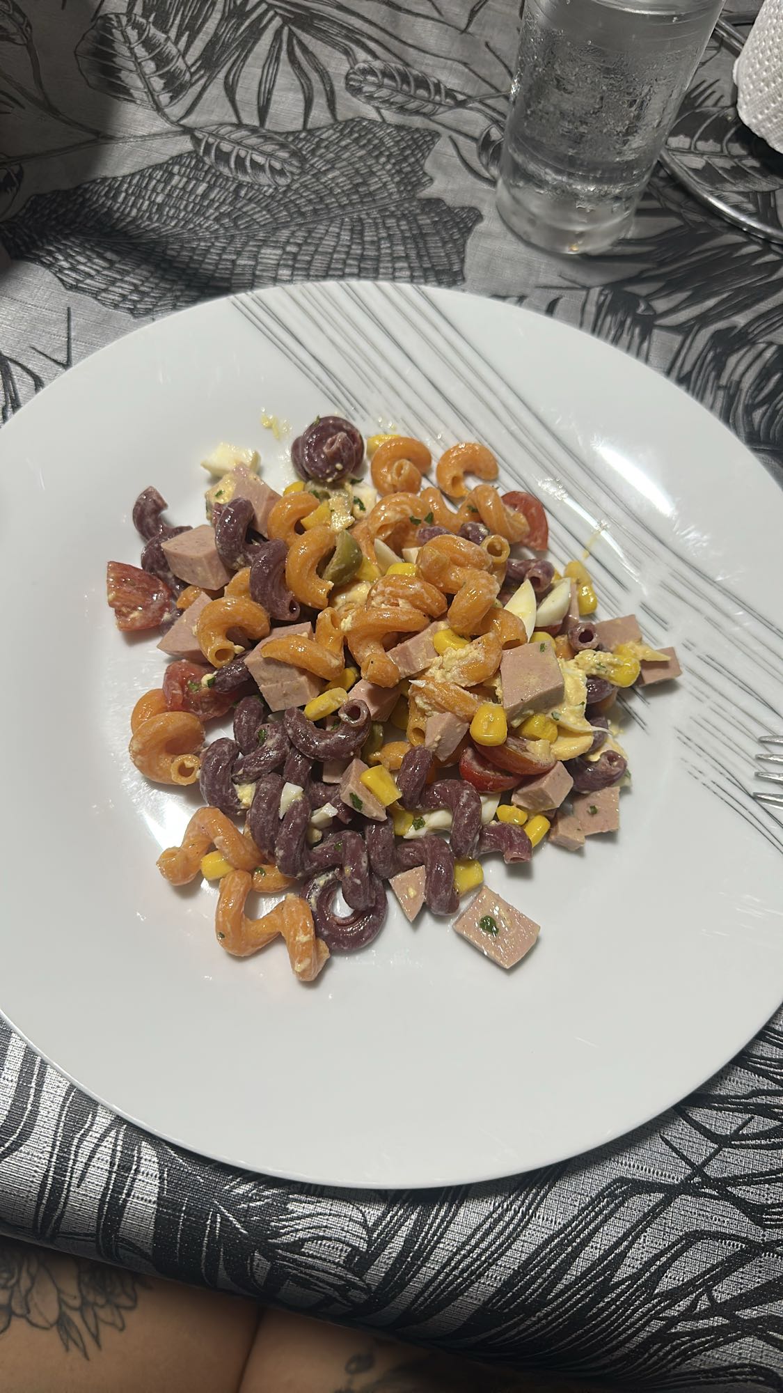 Salade de pâtes colorées