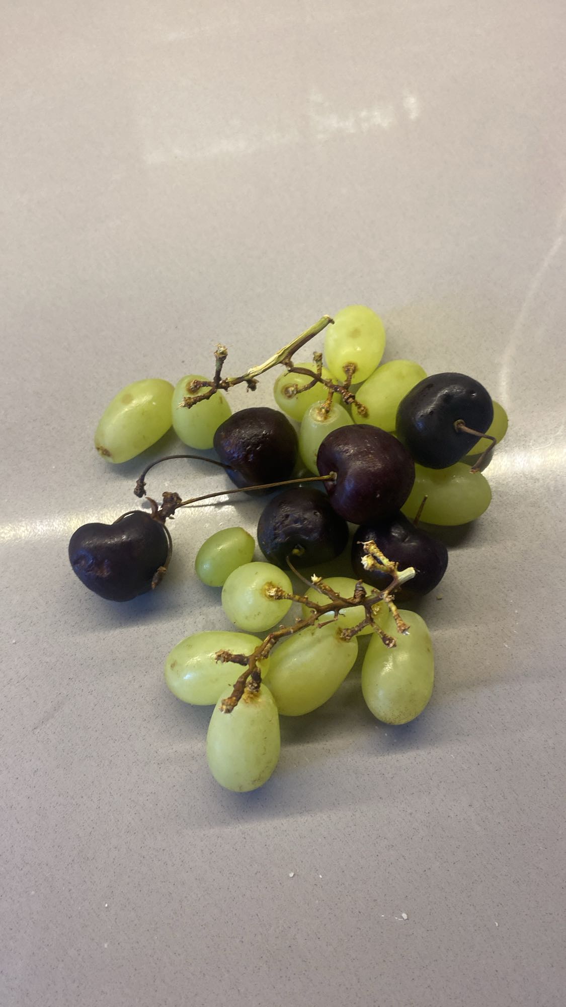 Uvas e cerejas