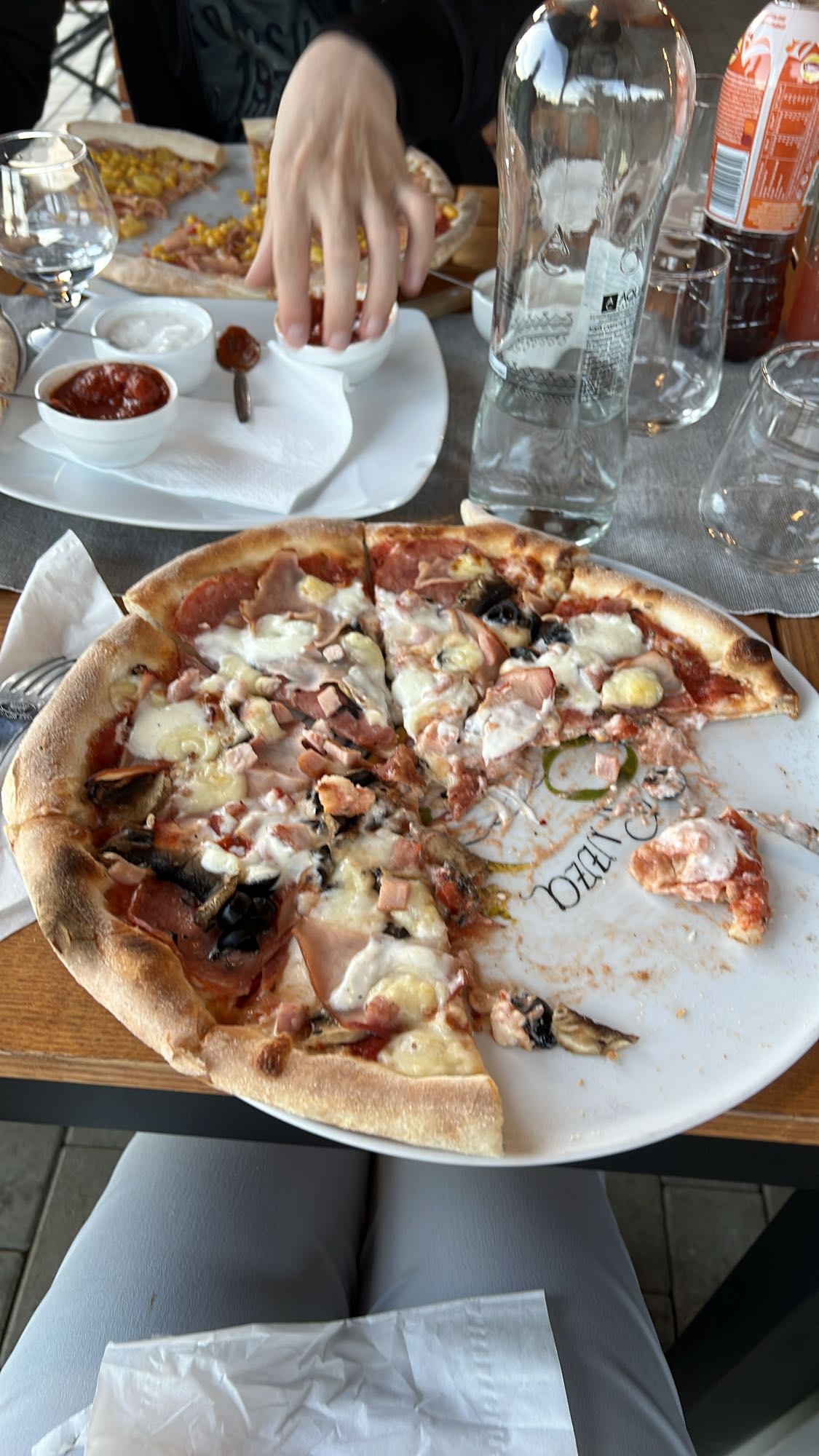 Pizza mixtă cu brânză